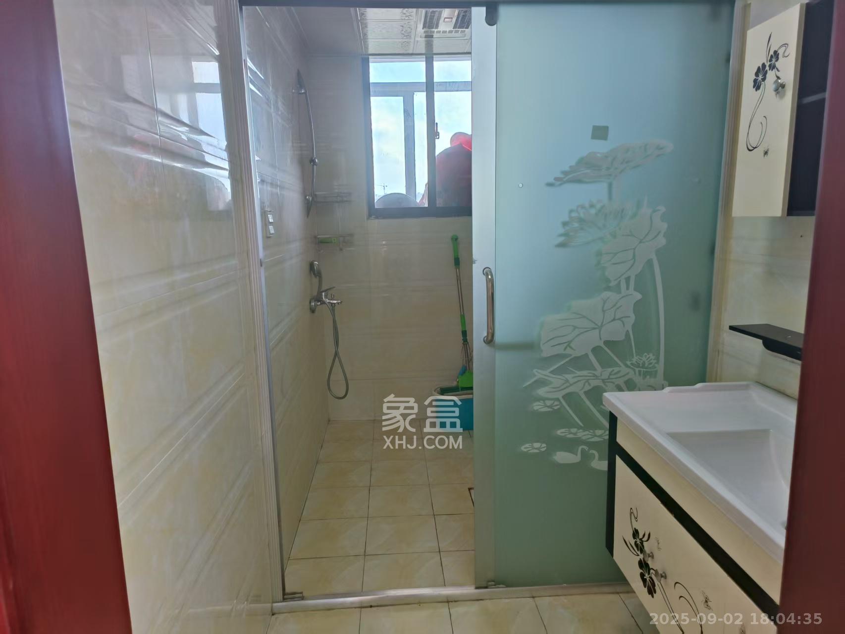 恒生碧水龙庭  3室2厅2卫    2400.0元/月室内图