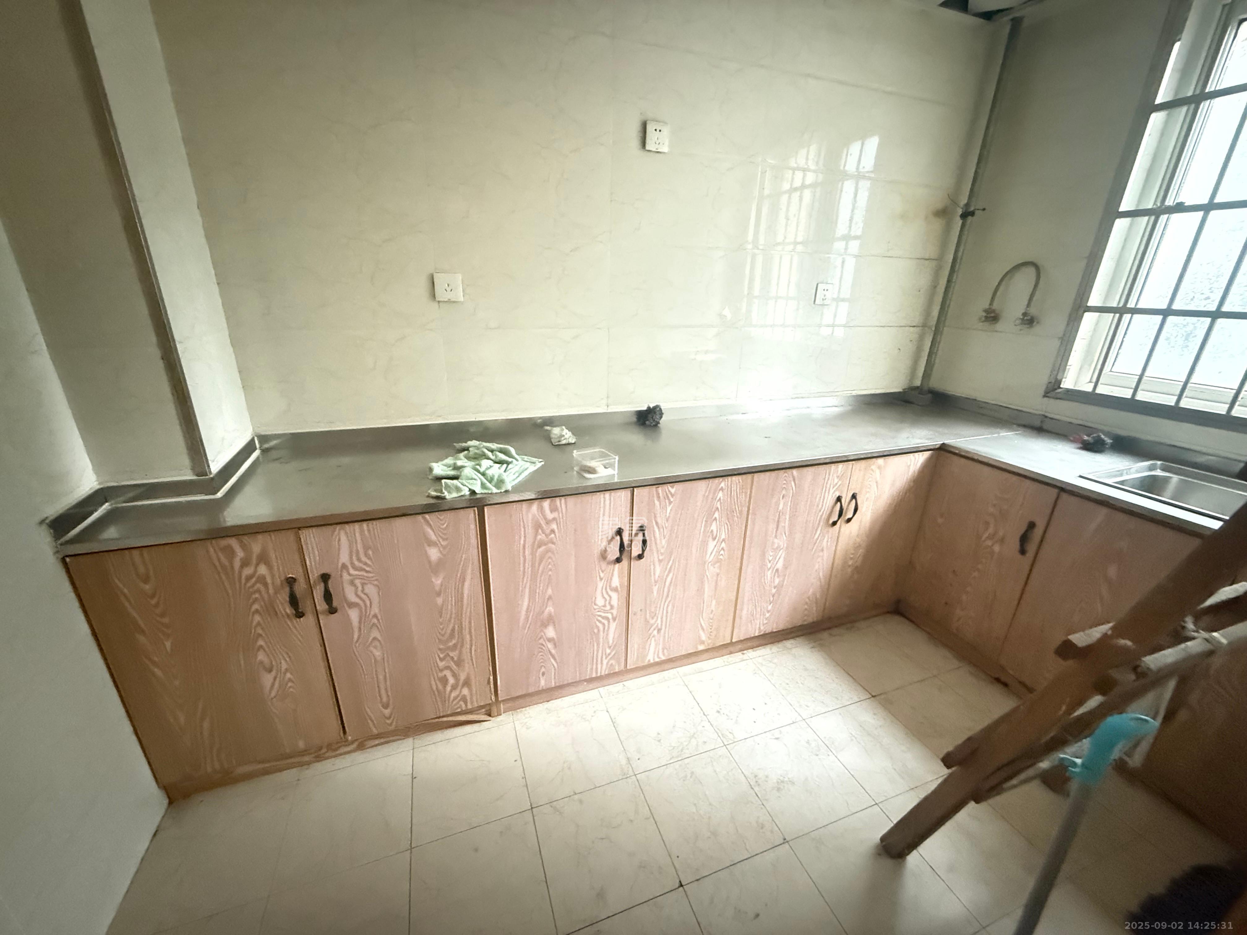 绿地之窗  4室1厅1卫    3200.0元/月室内图