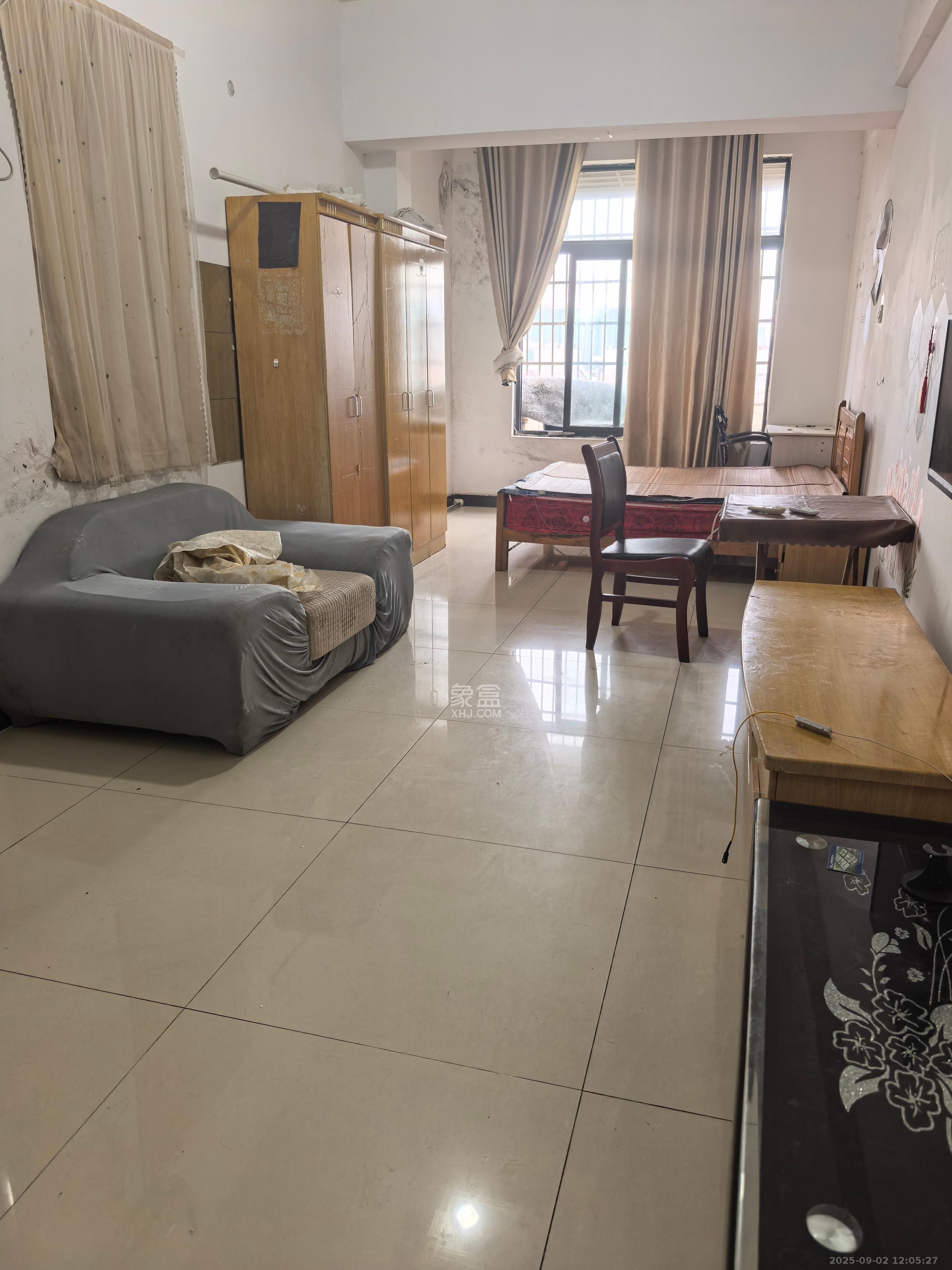 红树湾  1室1厅1卫    1100.0元/月室内图1