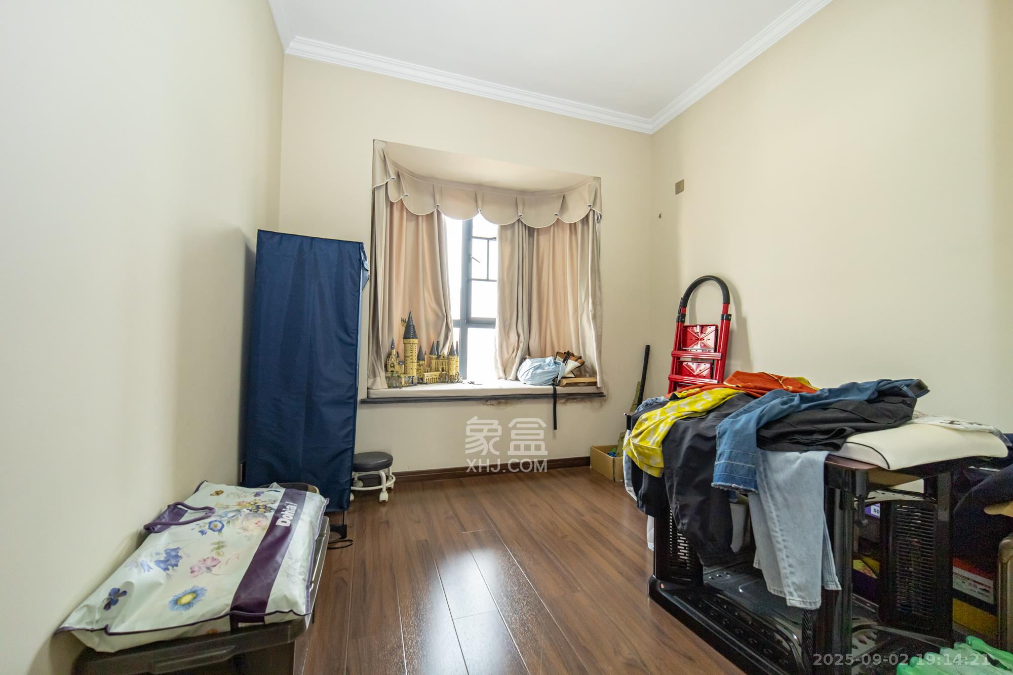 未来现代城  3室2厅1卫    71.8万 未来现代城  3室2厅1卫    71.8万卧室