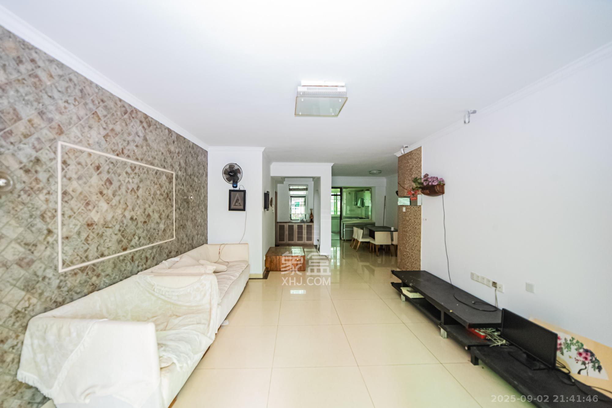 珠江花城一期桂苑 3室2厅1卫 120.0万 珠江花城一期桂苑 3室2厅1卫 120.0万客厅