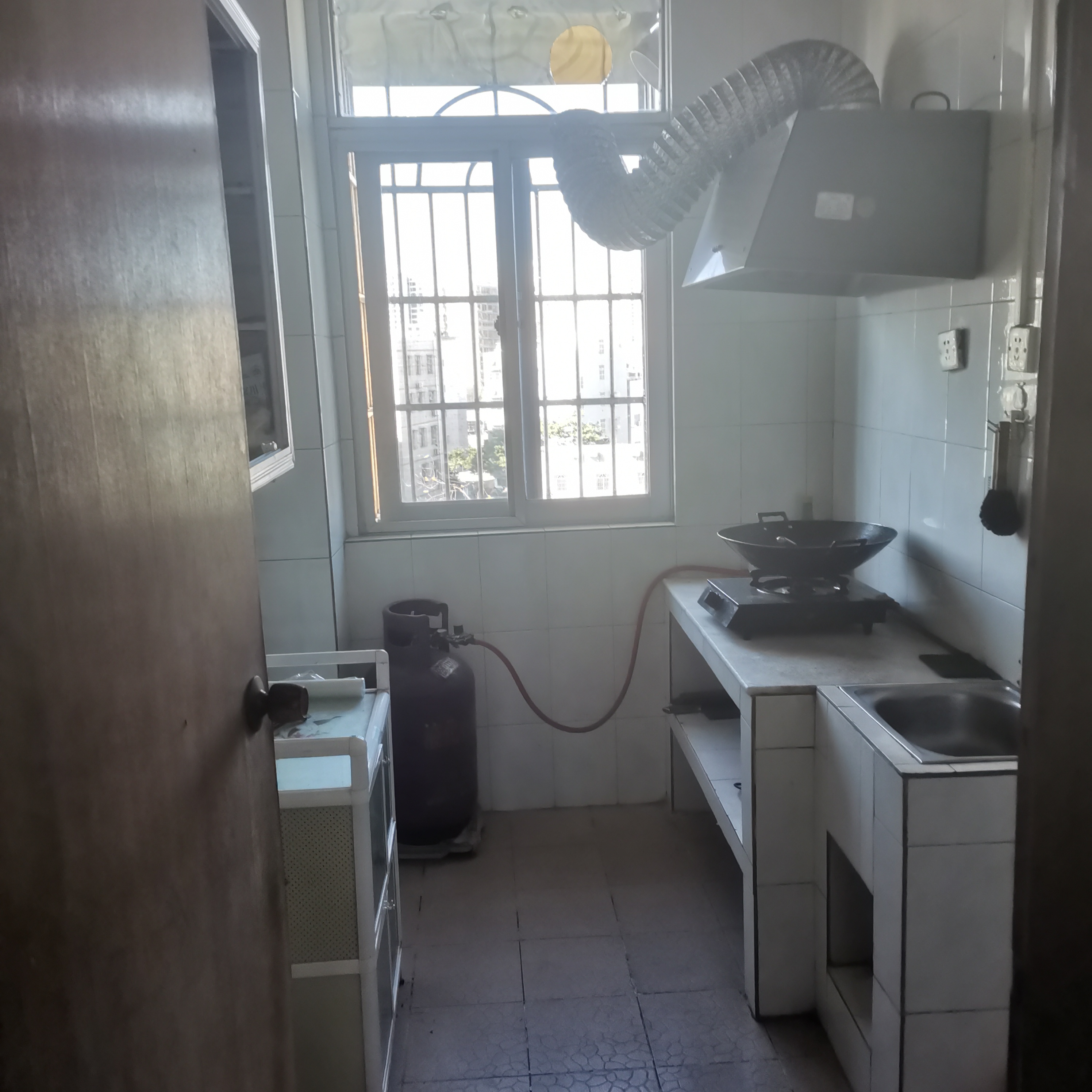 政法学院  3室2厅1卫    1800.0元/月 政法学院  3室2厅1卫    1800.0元/月室内图