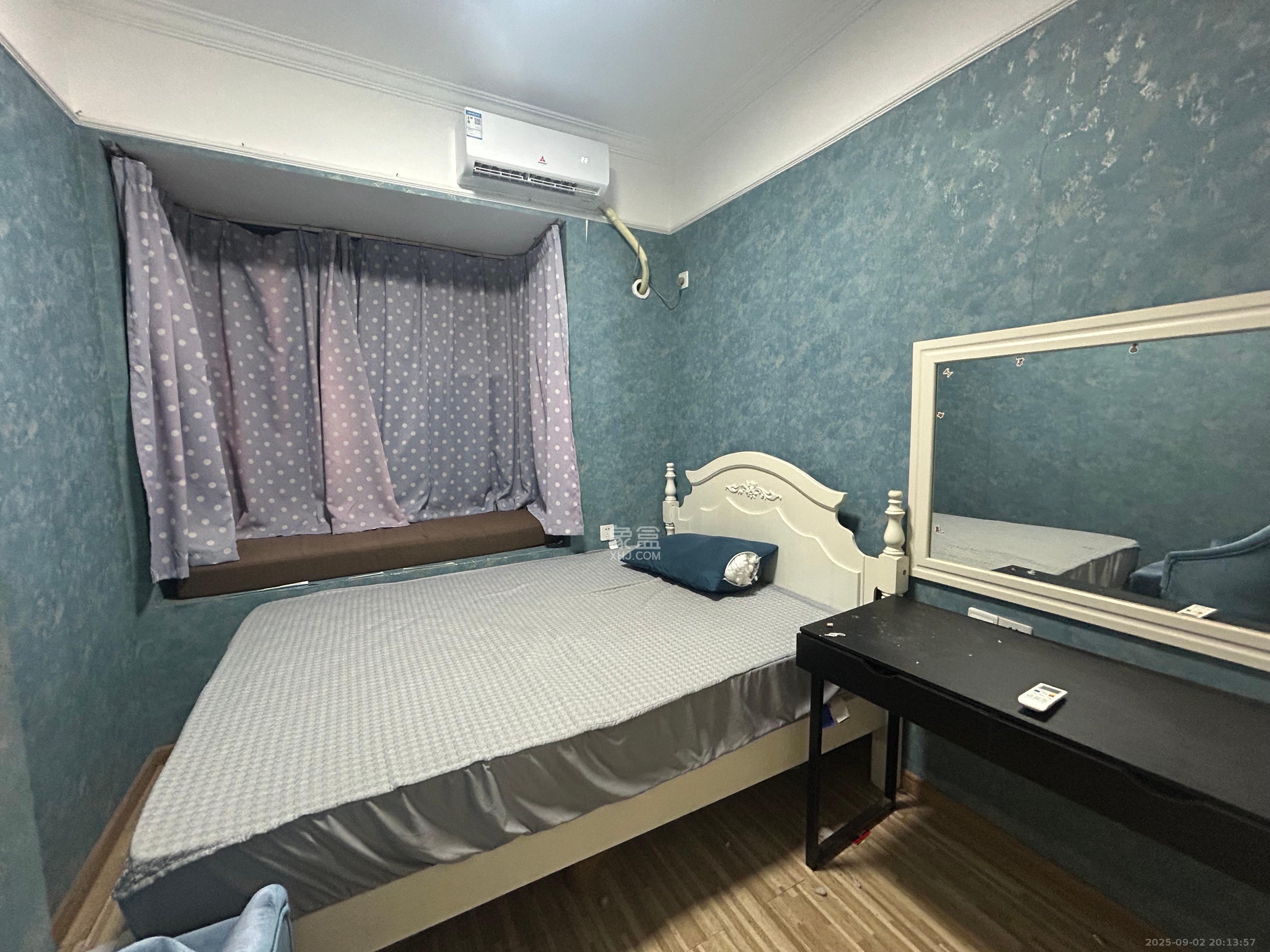 绿地中央广场  2室2厅1卫    2300.0元/月室内图