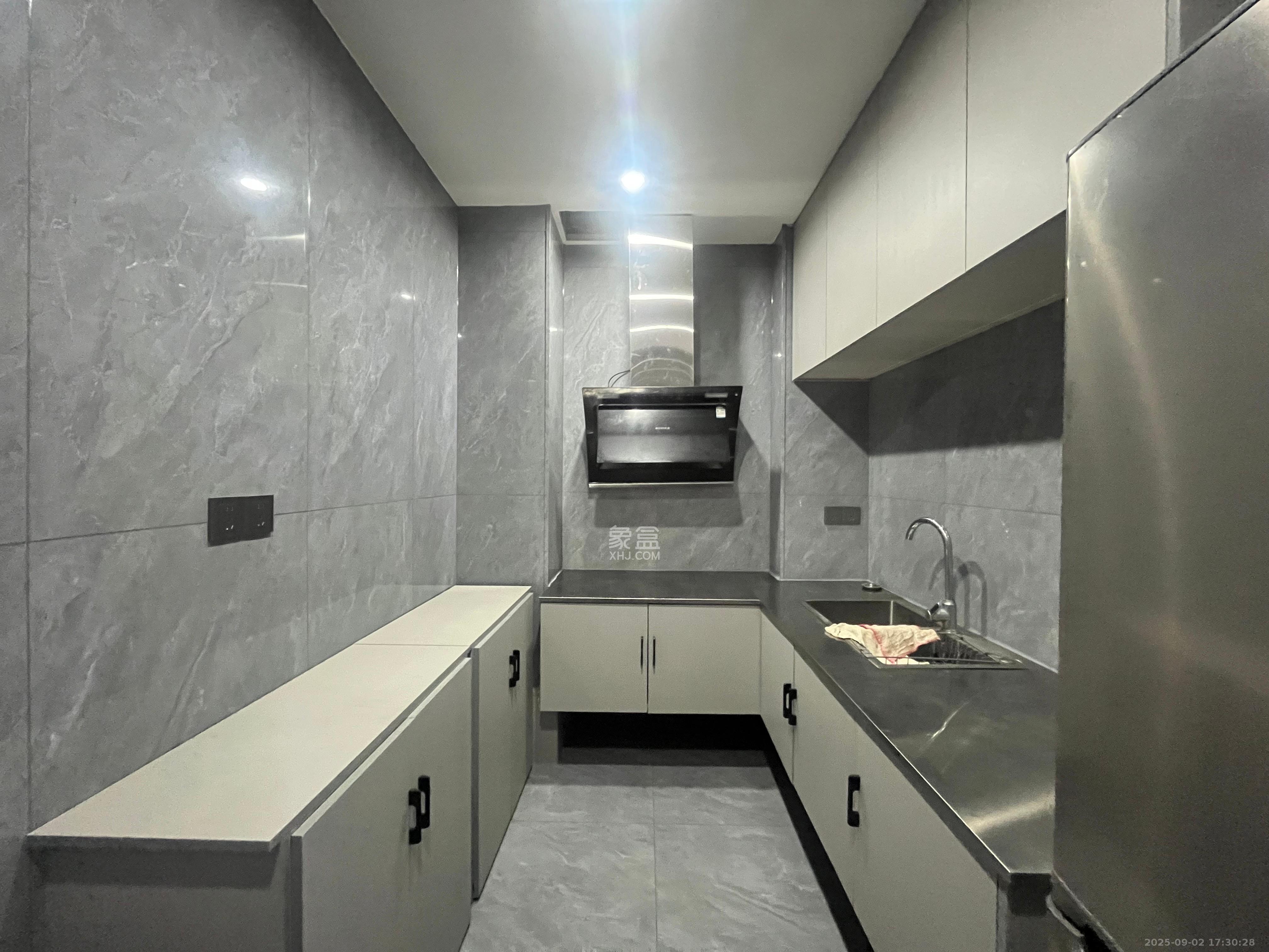 中南国际眼镜城(中伟商业中心)  1室1厅1卫    1800.0元/月 中南国际眼镜城(中伟商业中心)  1室1厅1卫    1800.0元/月室内图