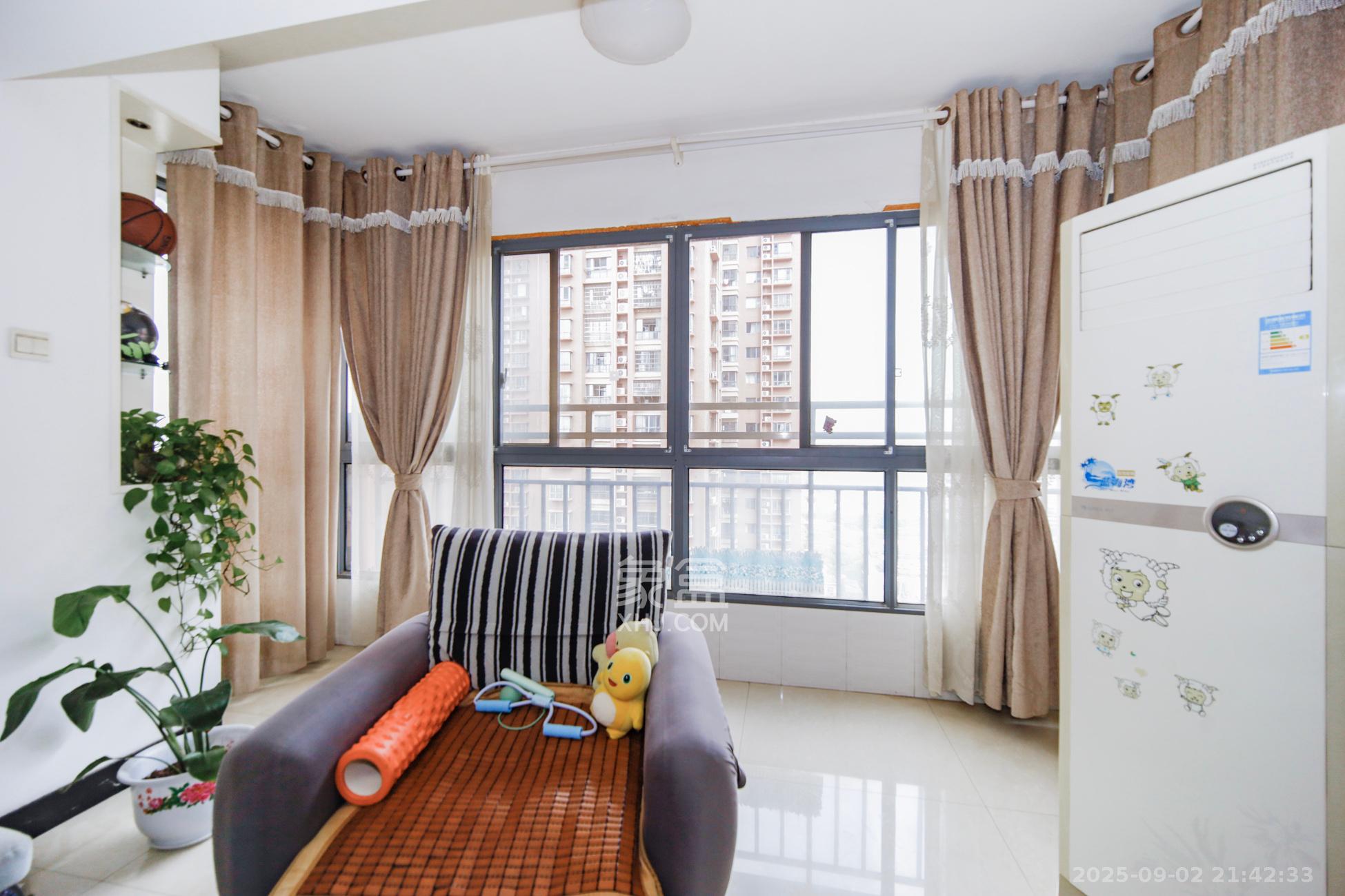 上海城小区  4室2厅2卫    128.0万阳台