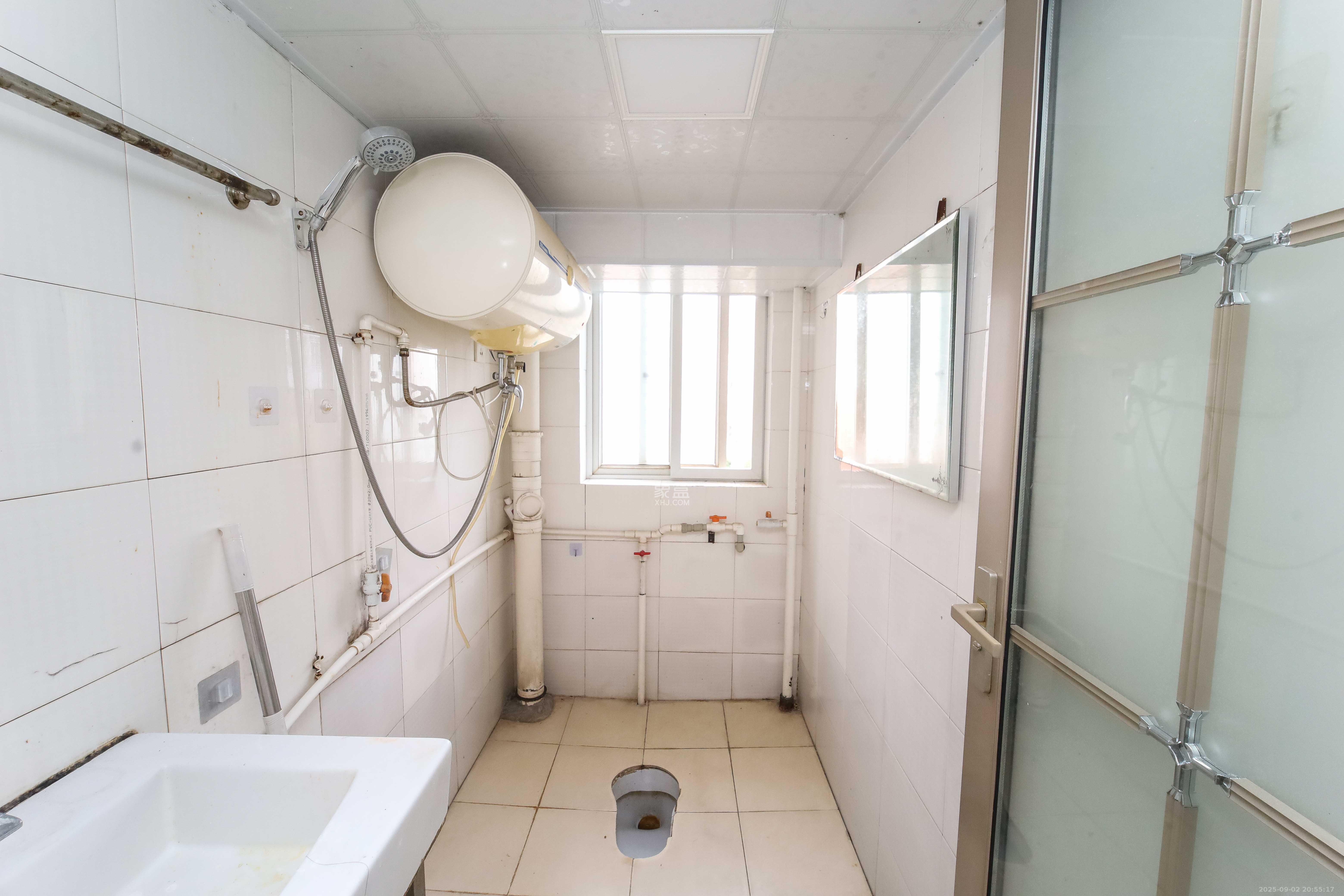 荷花园安置小区  2室2厅1卫    39.0万卫生间