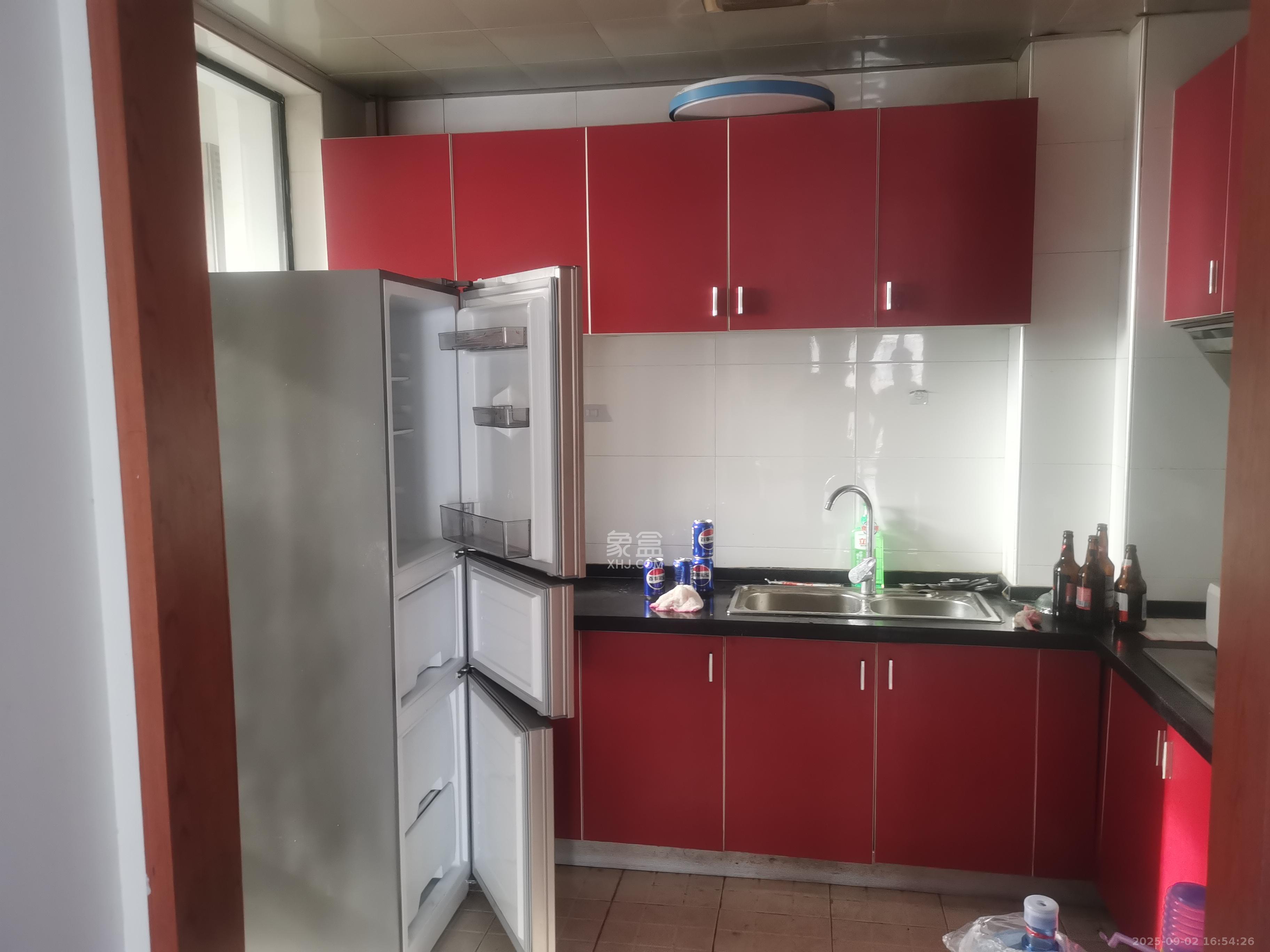 华润凤凰城一期  3室2厅2卫    1800.0元/月 华润凤凰城一期  3室2厅2卫    1800.0元/月室内图