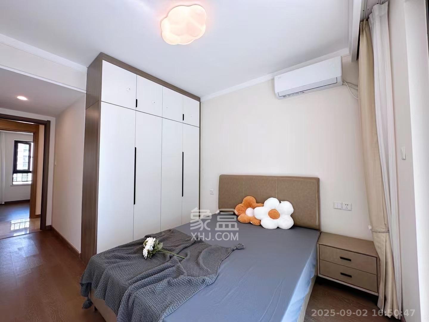 龙湖铂金中心(龙湖春江郦城)  4室2厅2卫    5800.0元/月 龙湖铂金中心(龙湖春江郦城)  4室2厅2卫    5800.0元/月室内图