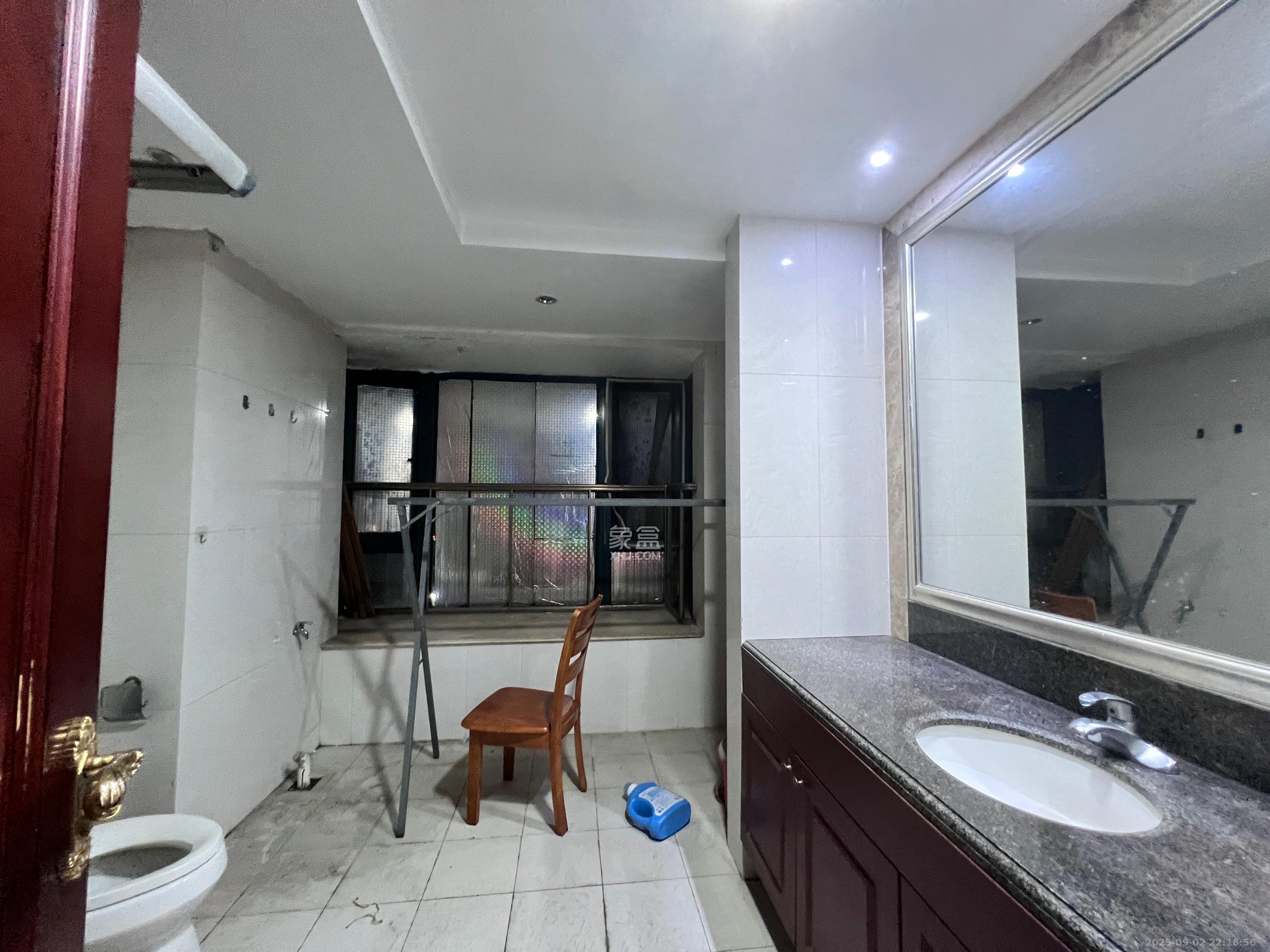 恒大绿洲  5室1厅3卫    6800.0元/月室内图