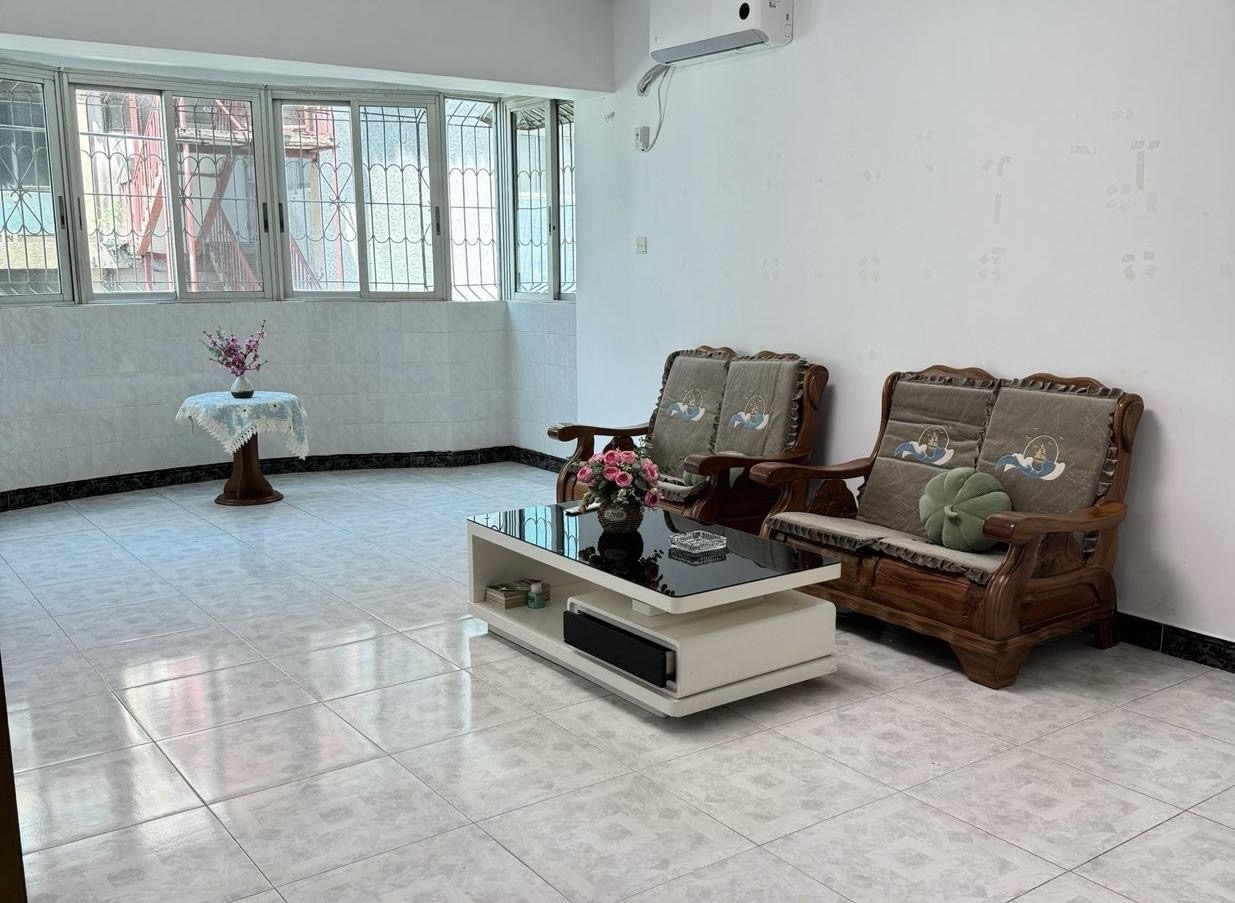 海关宿舍(盐灶路) 3室2厅1卫 2300.0元/月 海关宿舍(盐灶路) 3室2厅1卫 2300.0元/月室内图