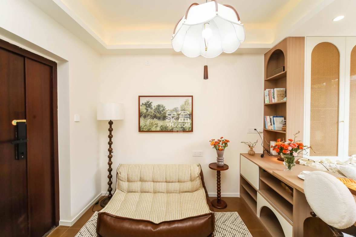 华雅林语苑 1室1厅1卫 40.0万 华雅林语苑 1室1厅1卫 40.0万客厅