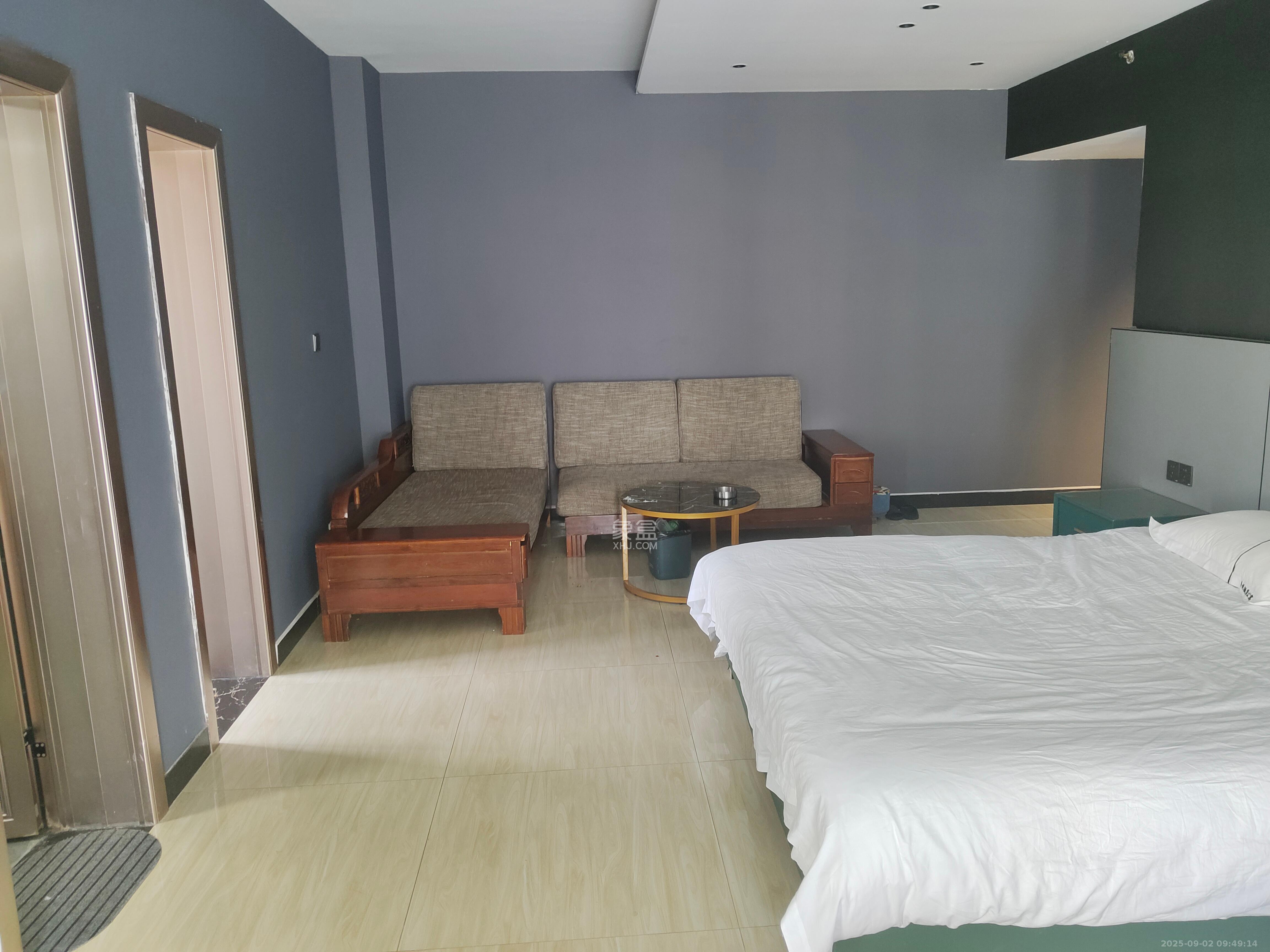 景江东方  1室1厅1卫    2600.0元/月