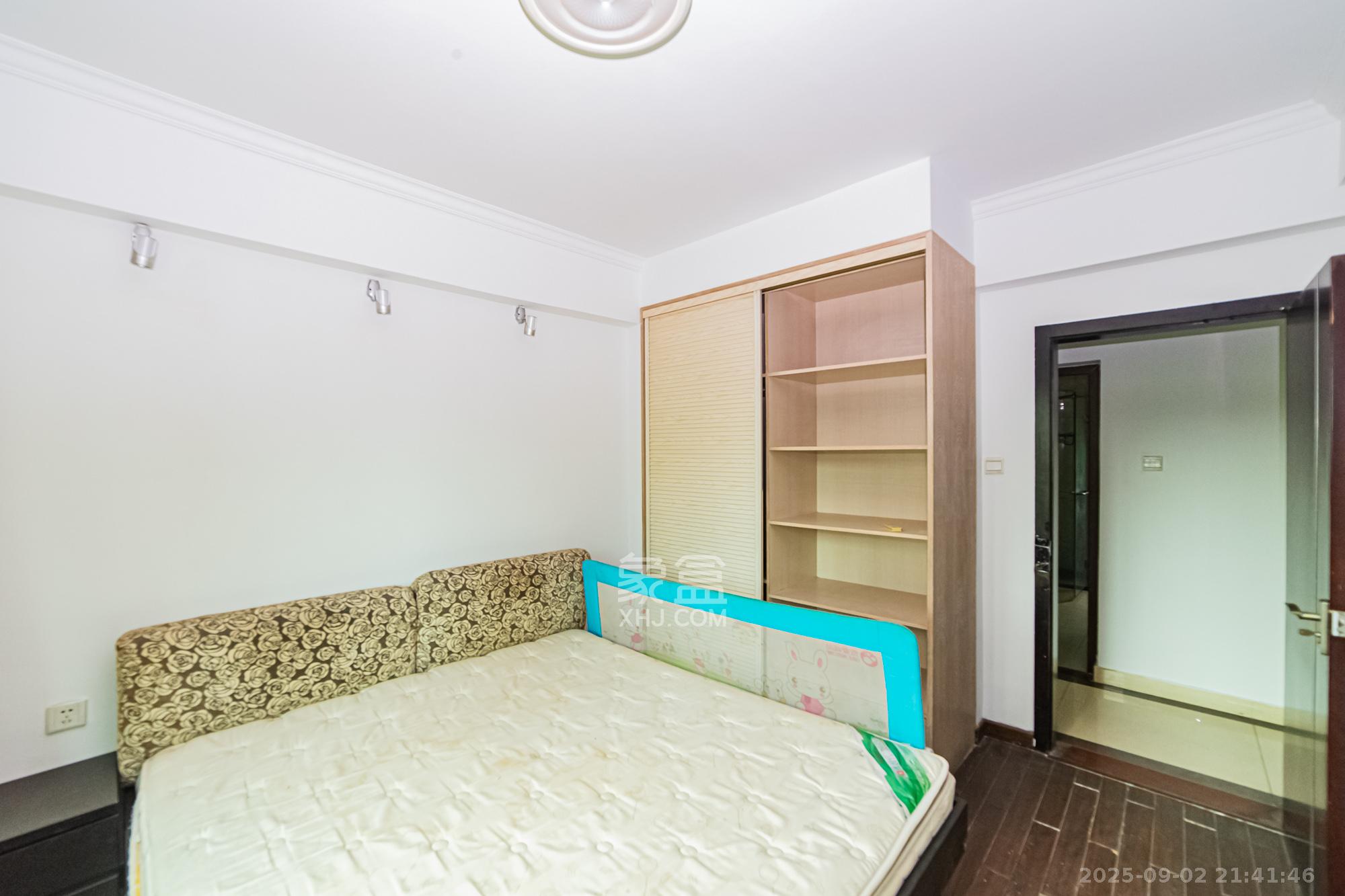 珠江花城一期桂苑 3室2厅1卫 120.0万 珠江花城一期桂苑 3室2厅1卫 120.0万卧室