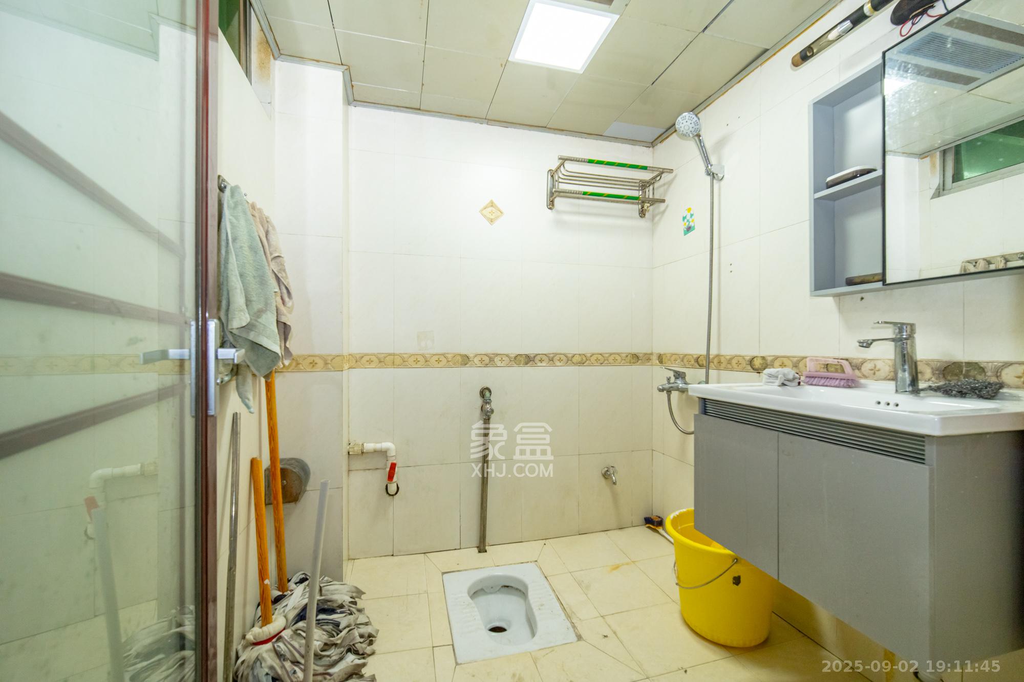 中南汽车世界  1室2厅1卫    43.8万 中南汽车世界  1室2厅1卫    43.8万卫生间