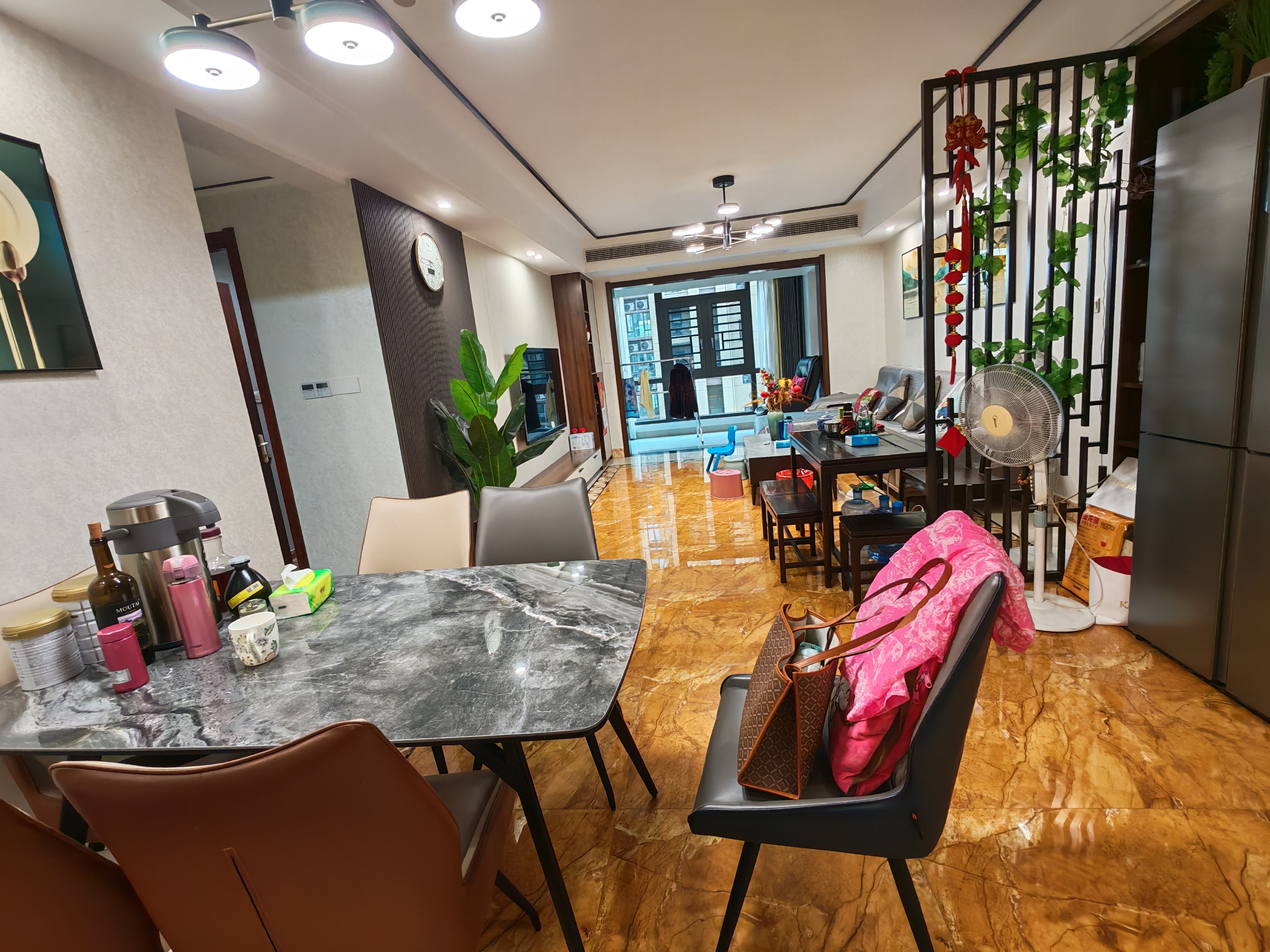 华耀碧桂园十里江湾誉峯 4室2厅2卫 89.8万 华耀碧桂园十里江湾誉峯 4室2厅2卫 89.8万客厅