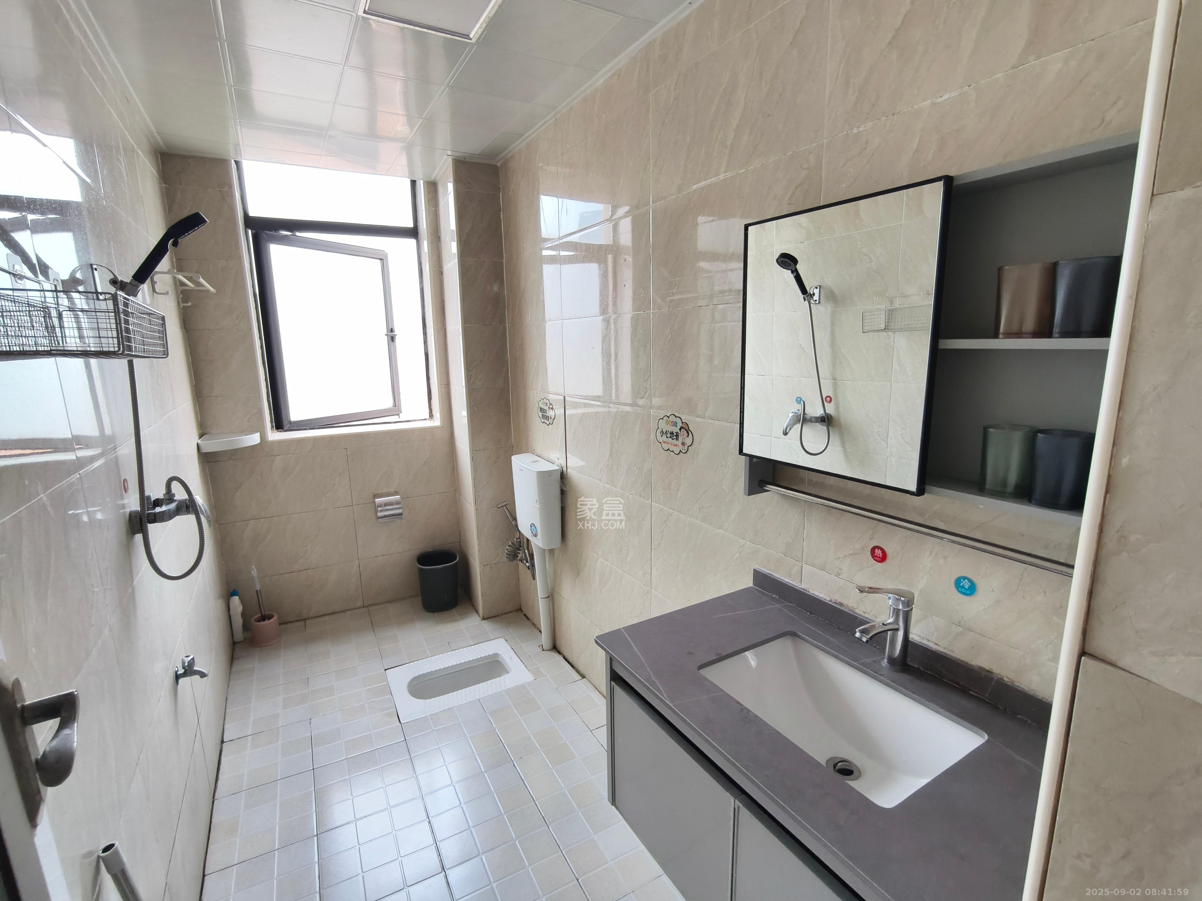 钱隆樽品(一、二、三期)  3室1厅1卫    2500.0元/月室内图