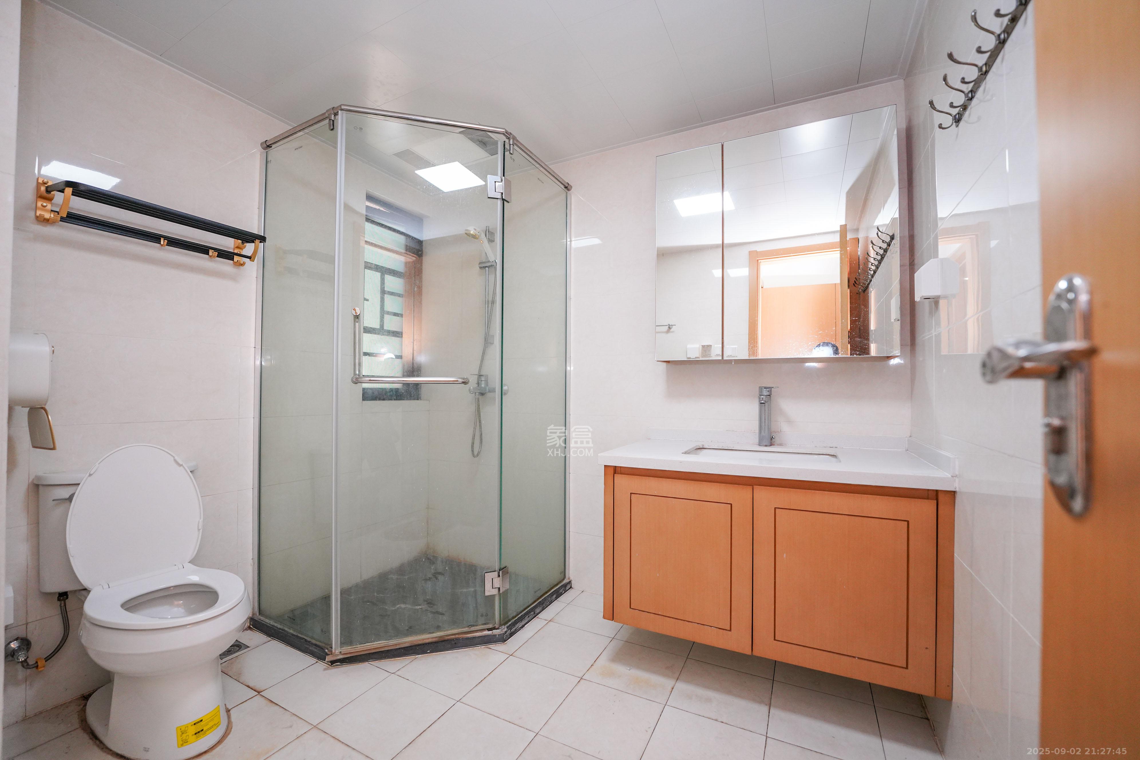 中建璟和城  4室2厅2卫    98.0万 中建璟和城  4室2厅2卫    98.0万卫生间