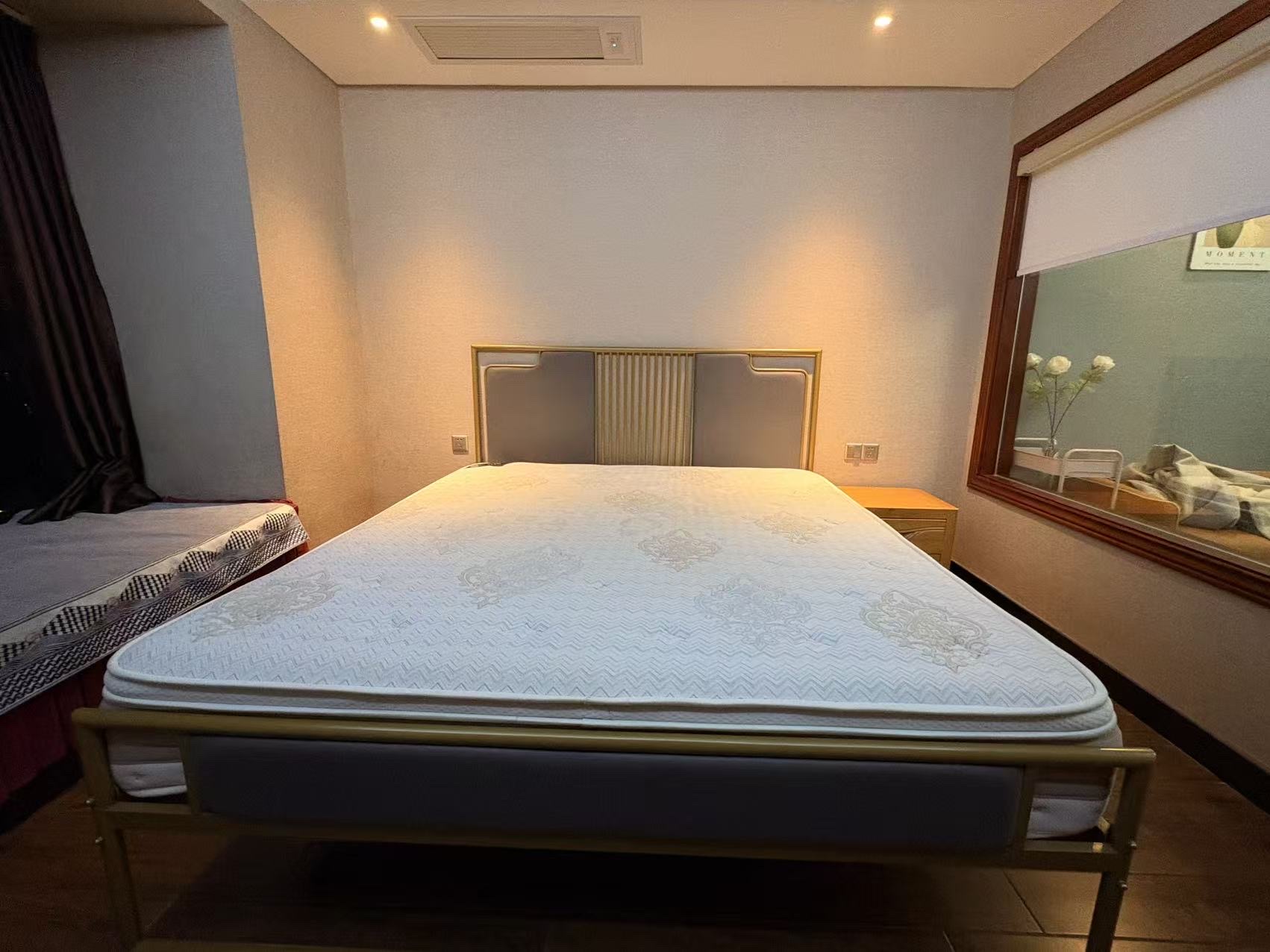 江岸公馆 1室1厅1卫 1300.00元/月 江岸公馆 1室1厅1卫 1300.00元/月室内图