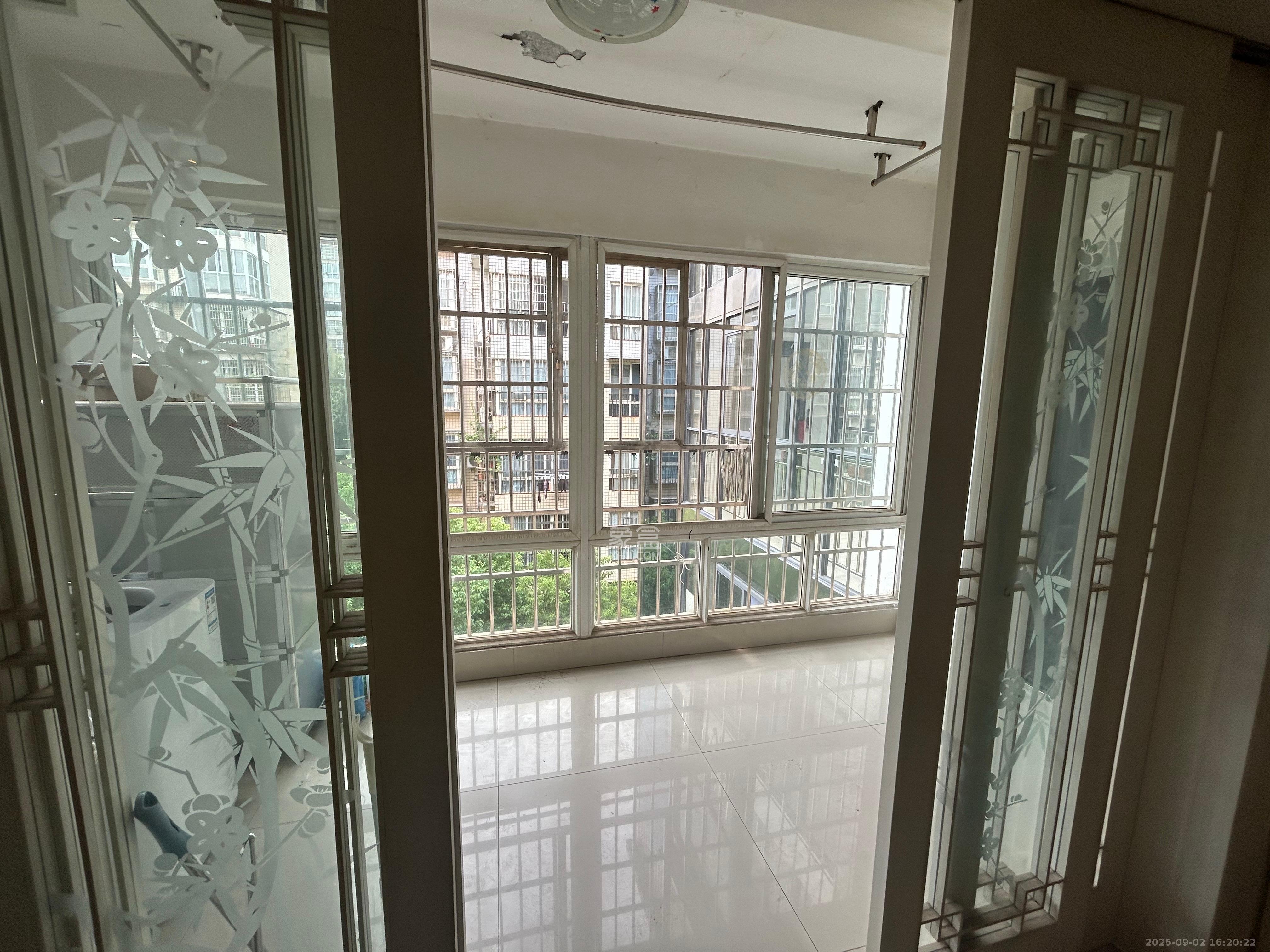 天翔新新家园  3室2厅2卫    2300.0元/月 天翔新新家园  3室2厅2卫    2300.0元/月室内图