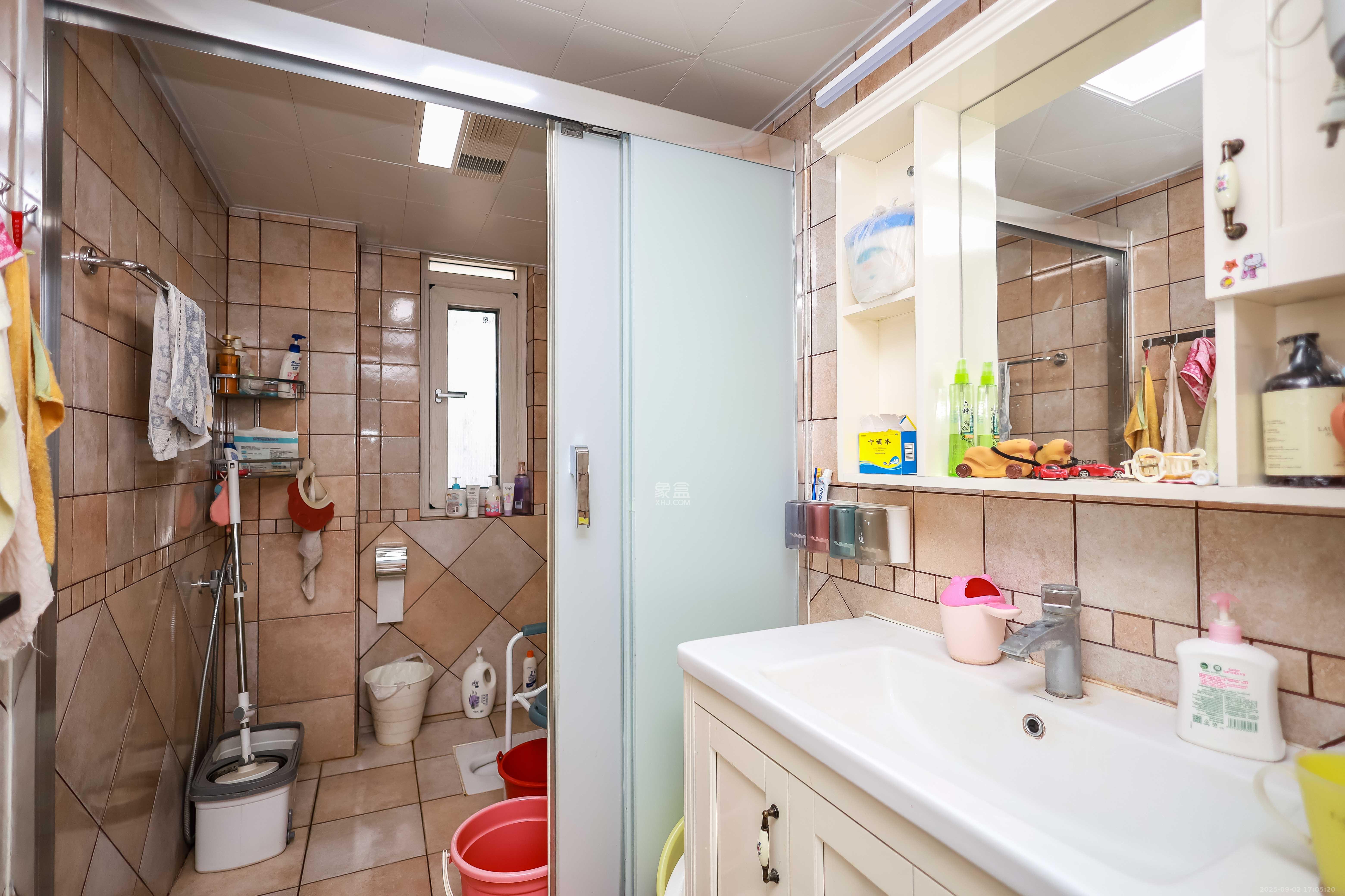 天麓尚层  4室2厅2卫    120.0万 天麓尚层  4室2厅2卫    120.0万卫生间