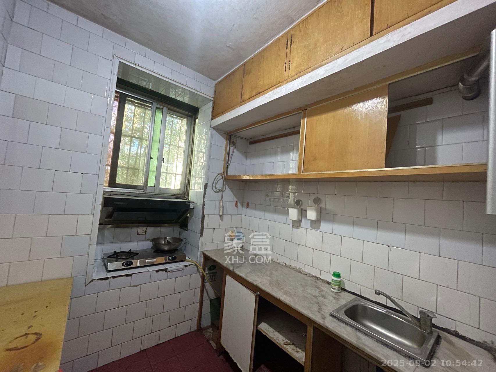 油铺街社区人造板厂宿舍  2室2厅1卫    1500.0元/月 油铺街社区人造板厂宿舍  2室2厅1卫    1500.0元/月室内图