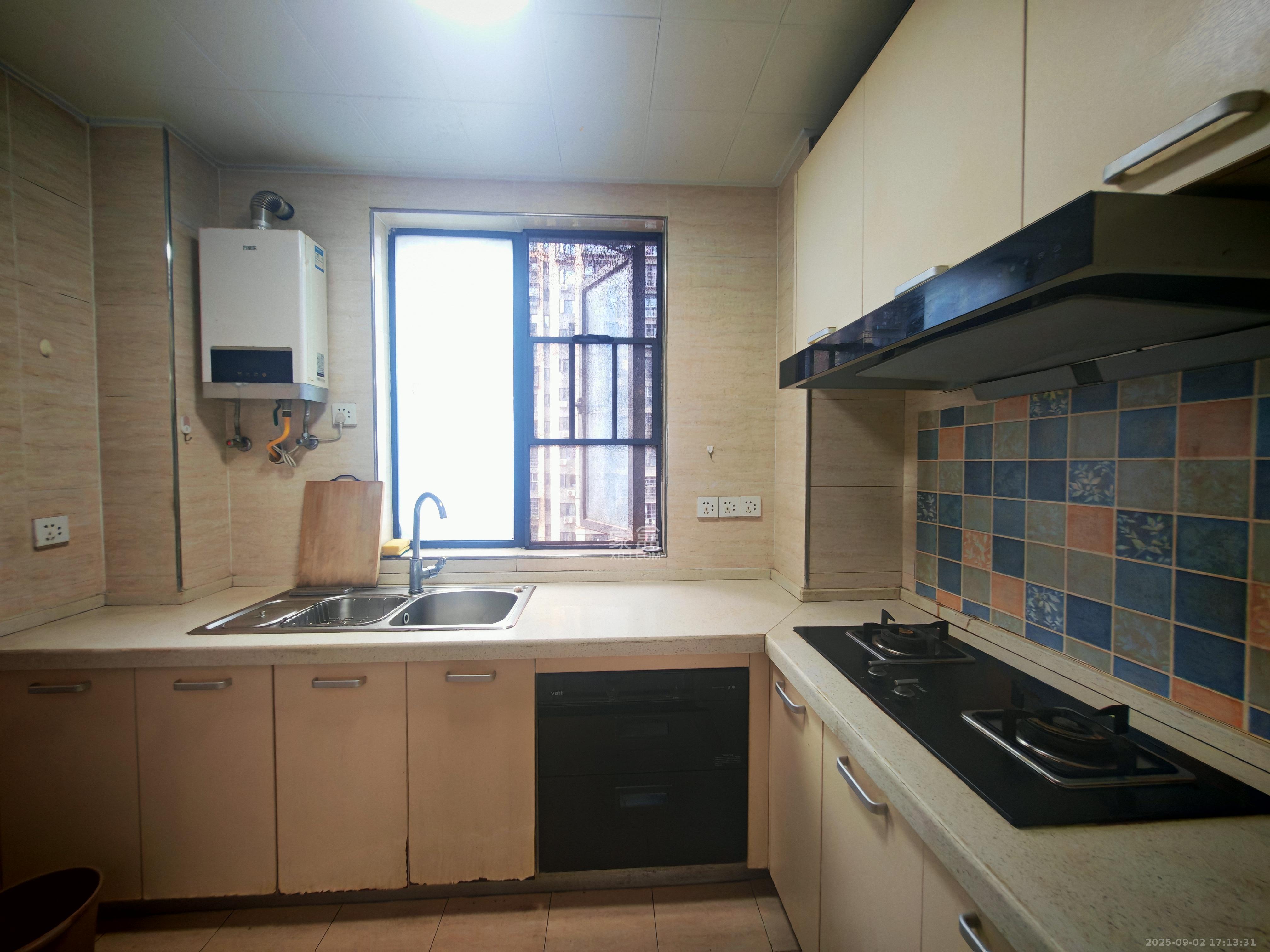 汇一城(汇壹公馆) 3室2厅2卫 2400.00元/月 汇一城(汇壹公馆) 3室2厅2卫 2400.00元/月室内图