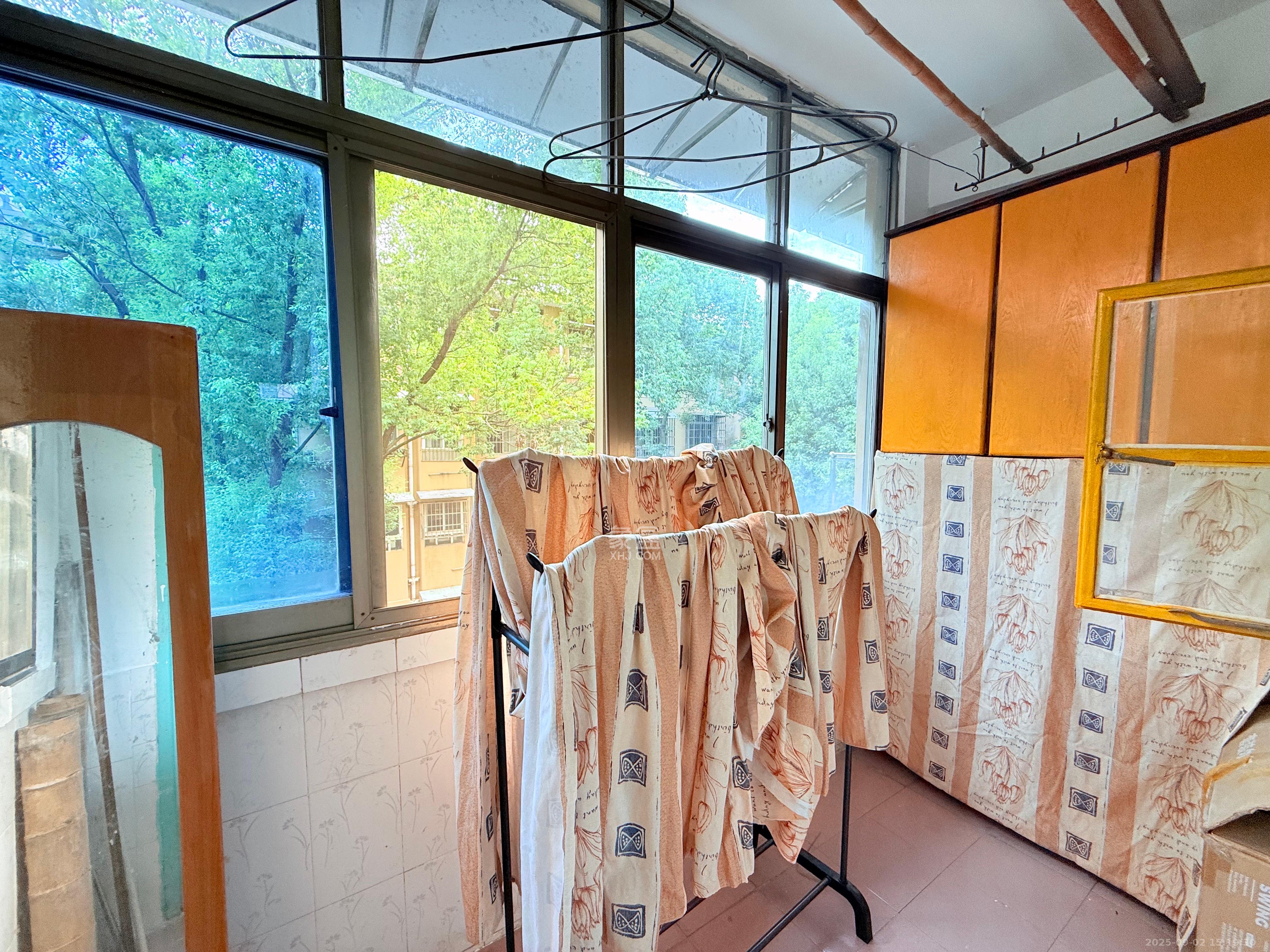 中南家园  2室1厅1卫    1300.0元/月室内图