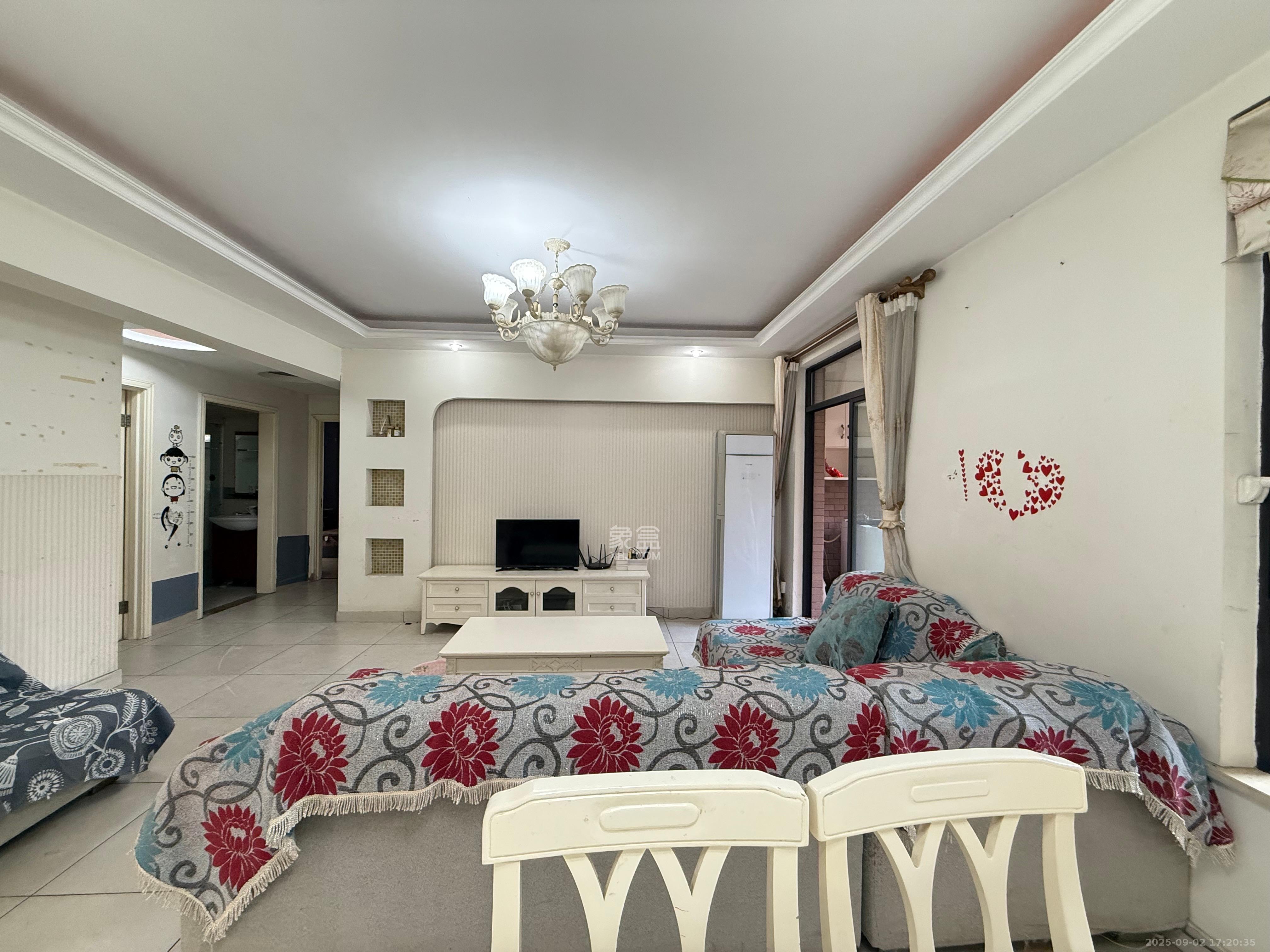 华润凤凰城一期  3室2厅2卫    2200.0元/月 华润凤凰城一期  3室2厅2卫    2200.0元/月室内图