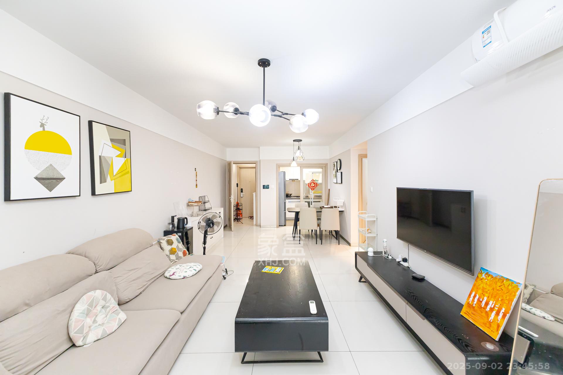 时代倾城三期  2室2厅1卫    68.0万客厅