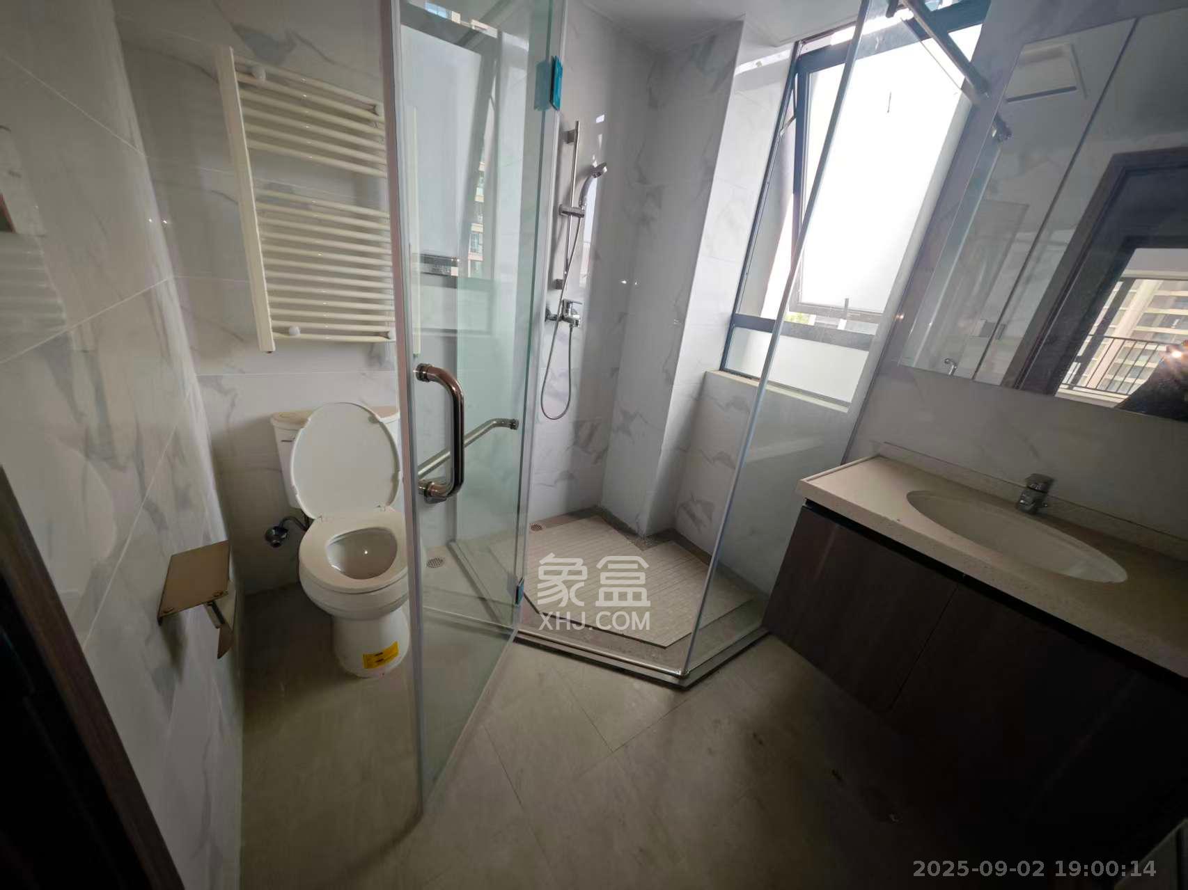 绿地V岛 4室2厅2卫 3800.0元/月 绿地V岛 4室2厅2卫 3800.0元/月室内图