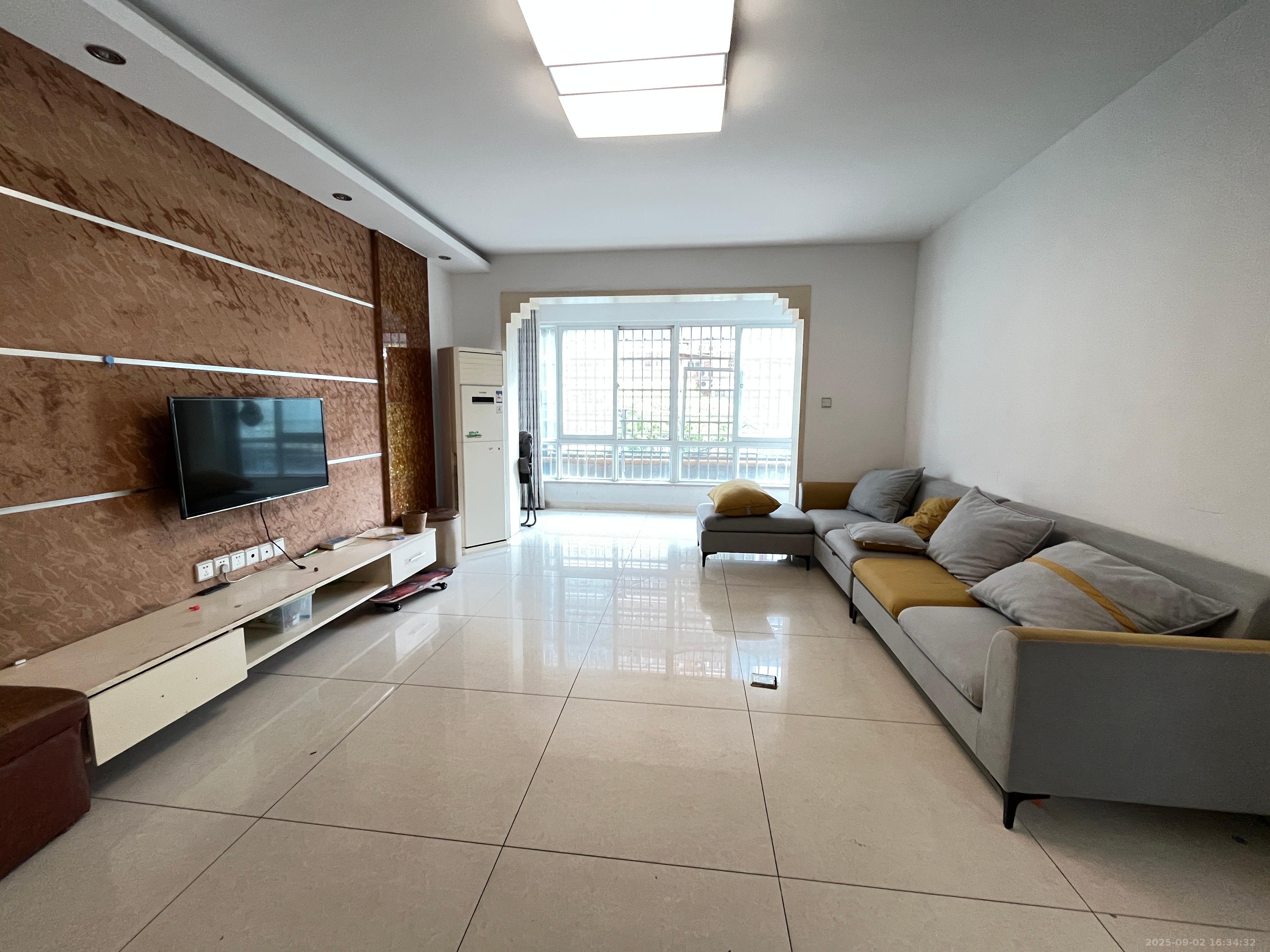 东门壹号家园  3室2厅2卫    2500.0元/月 东门壹号家园  3室2厅2卫    2500.0元/月室内图