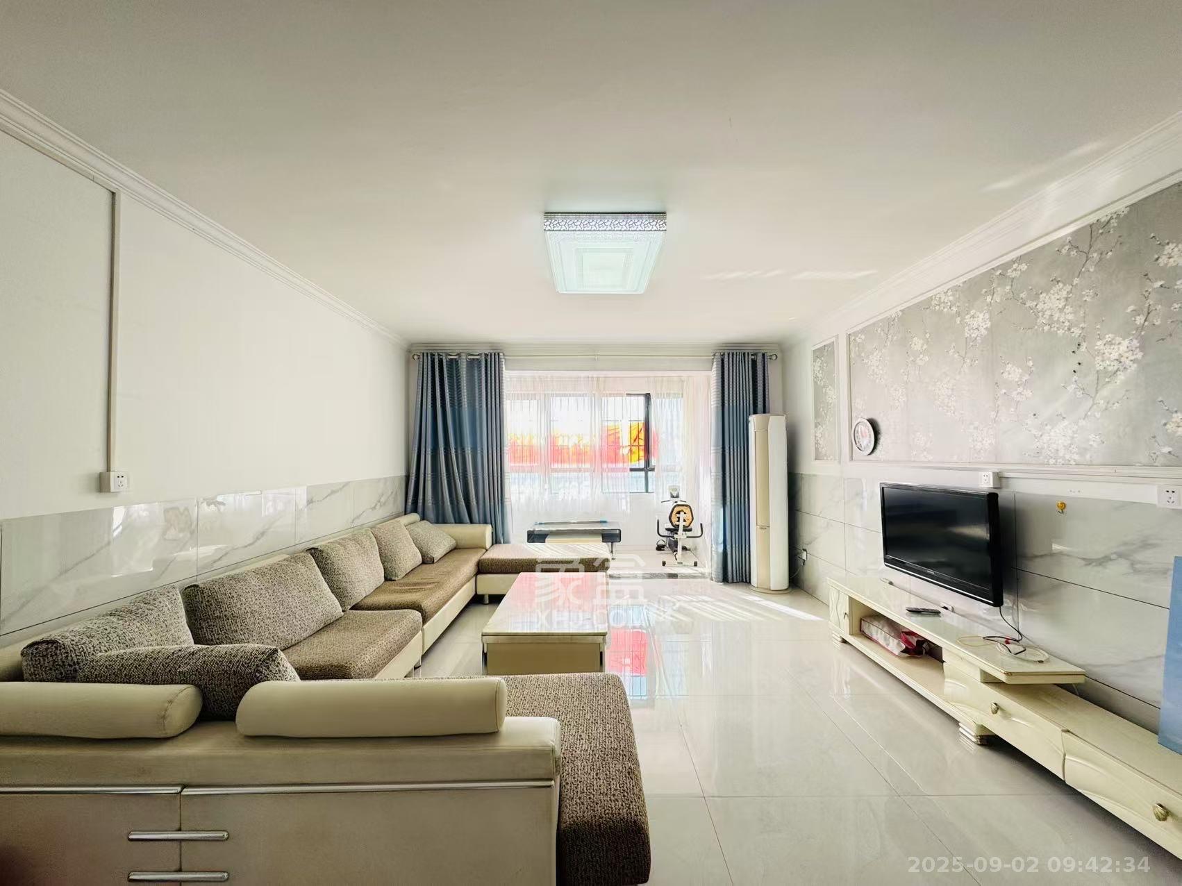 南国新城  3室2厅2卫    2400.0元/月室内图