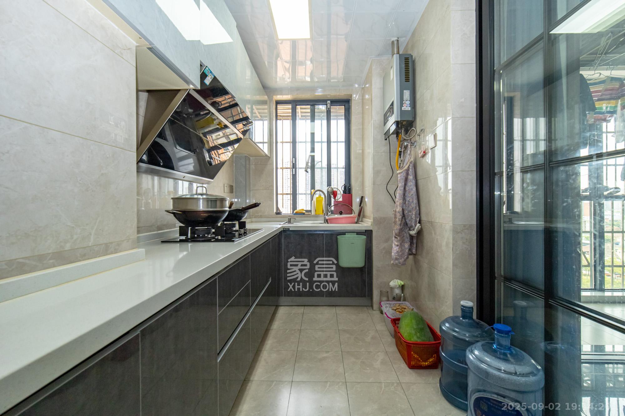 未来现代城  3室2厅1卫    71.8万 未来现代城  3室2厅1卫    71.8万厨房