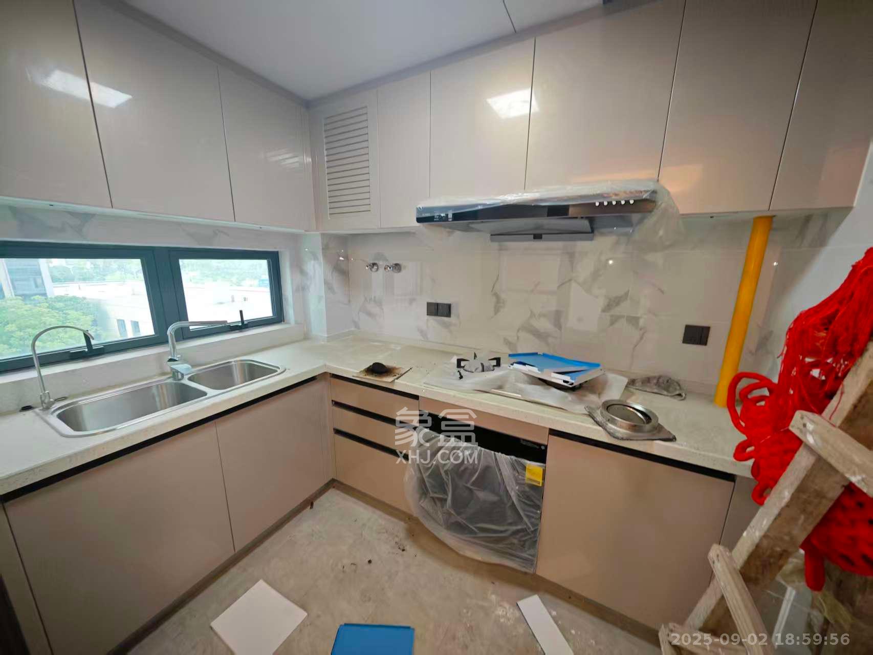 绿地V岛 4室2厅2卫 3800.0元/月 绿地V岛 4室2厅2卫 3800.0元/月室内图