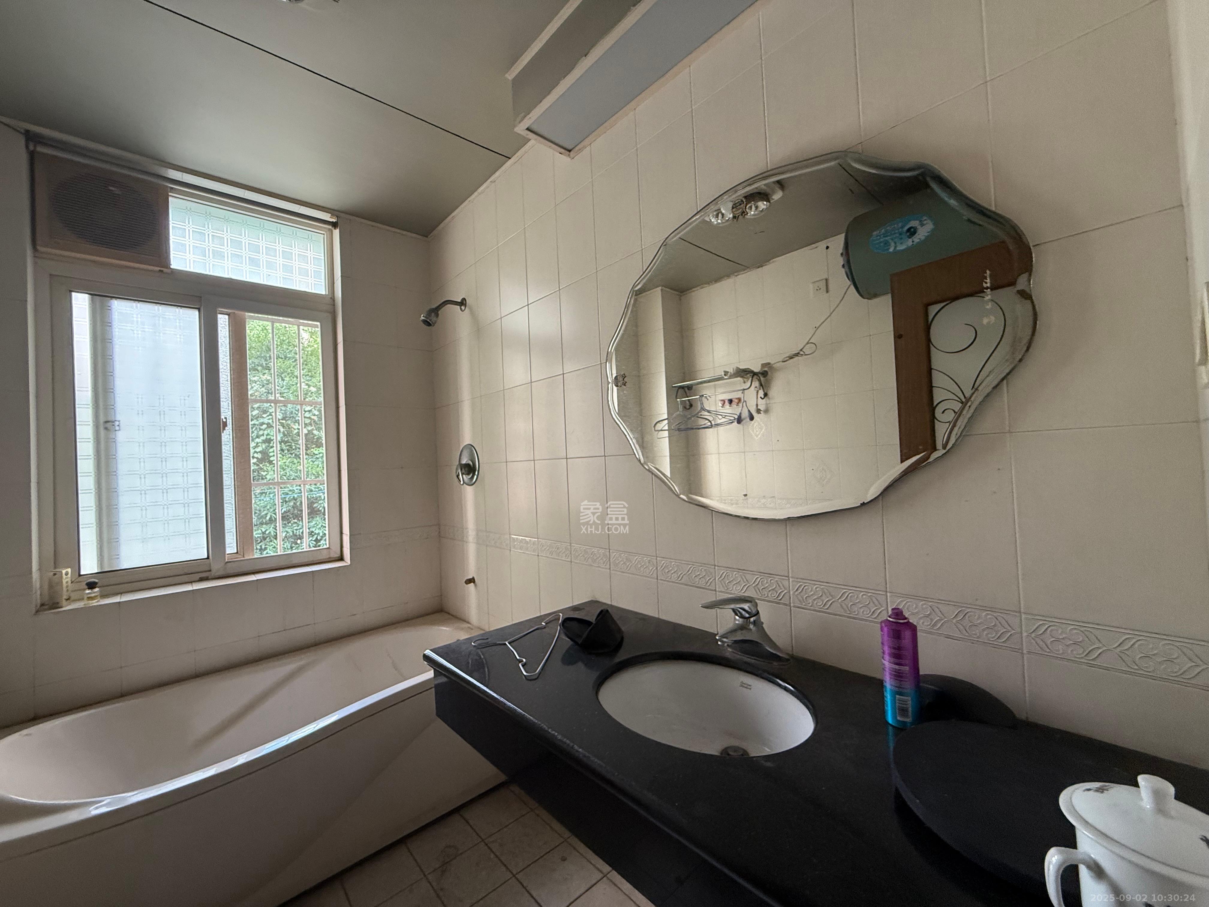 鑫天花园  4室3厅2卫    2600.0元/月室内图