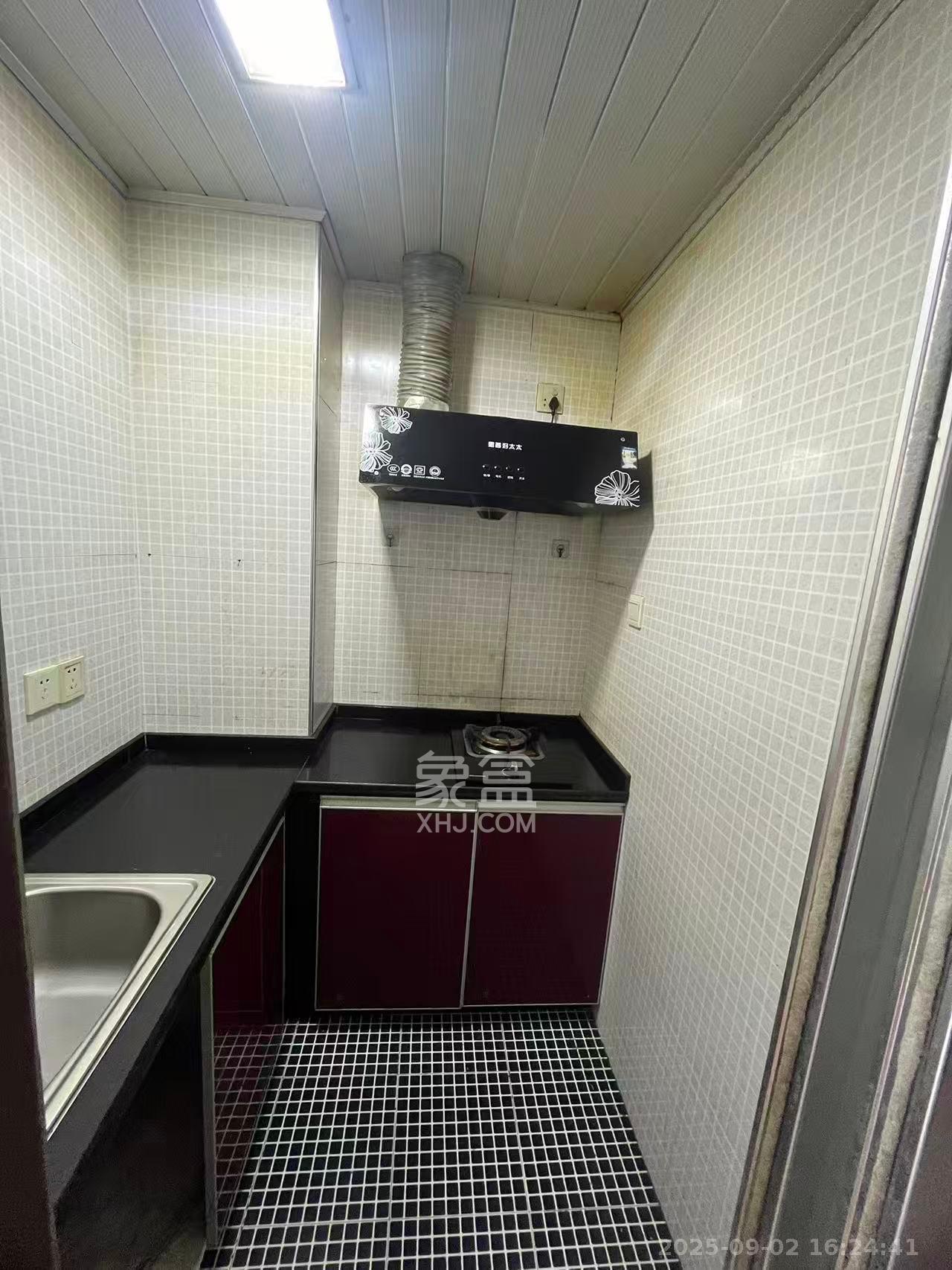 满庭芳小区  1室1厅1卫    1600.0元/月 满庭芳小区  1室1厅1卫    1600.0元/月室内图