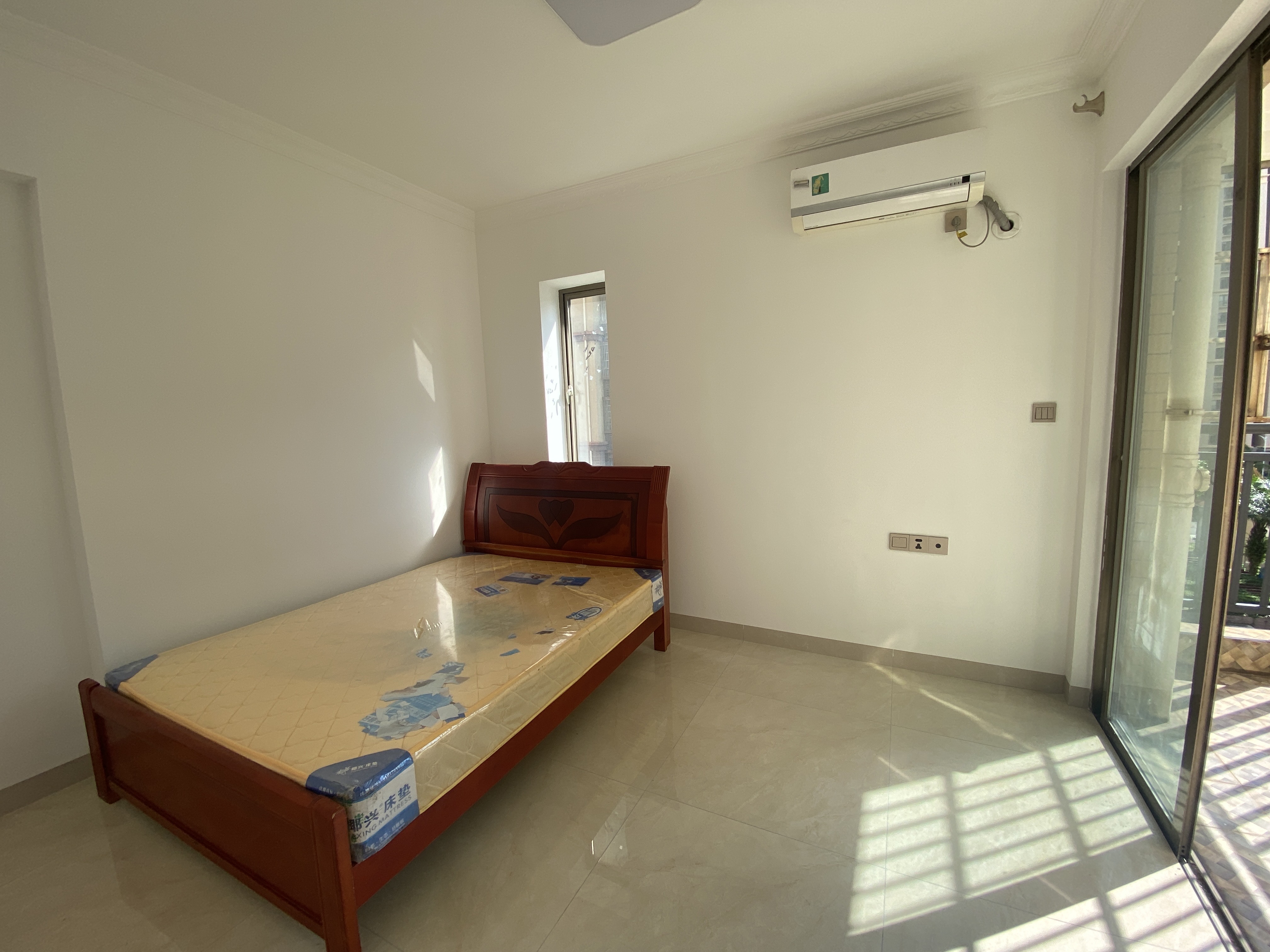 滨江绿都 2室2厅1卫 2100.0元/月 滨江绿都 2室2厅1卫 2100.0元/月室内图