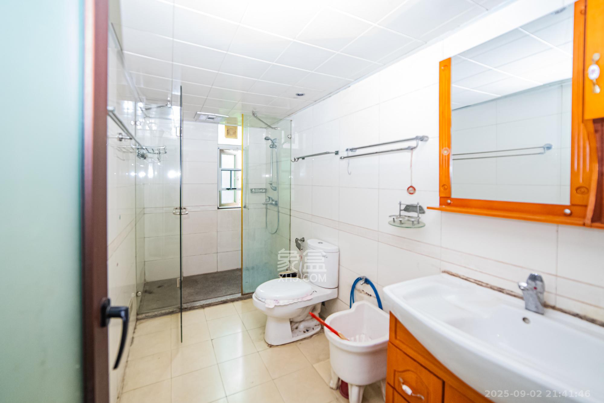 珠江花城一期桂苑 3室2厅1卫 120.0万 珠江花城一期桂苑 3室2厅1卫 120.0万卫生间