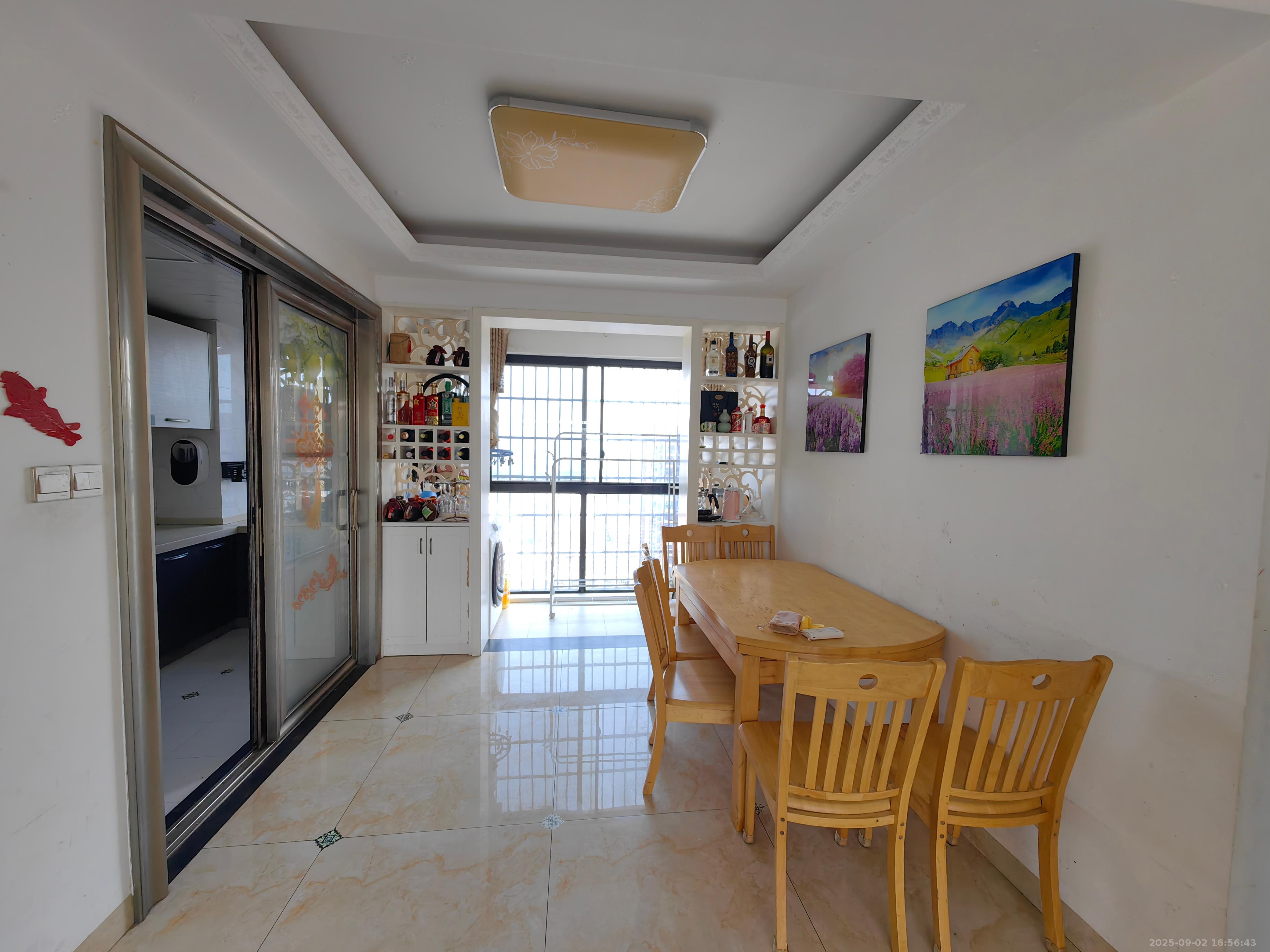 中欣楚天雅郡  3室2厅2卫    2400.0元/月室内图