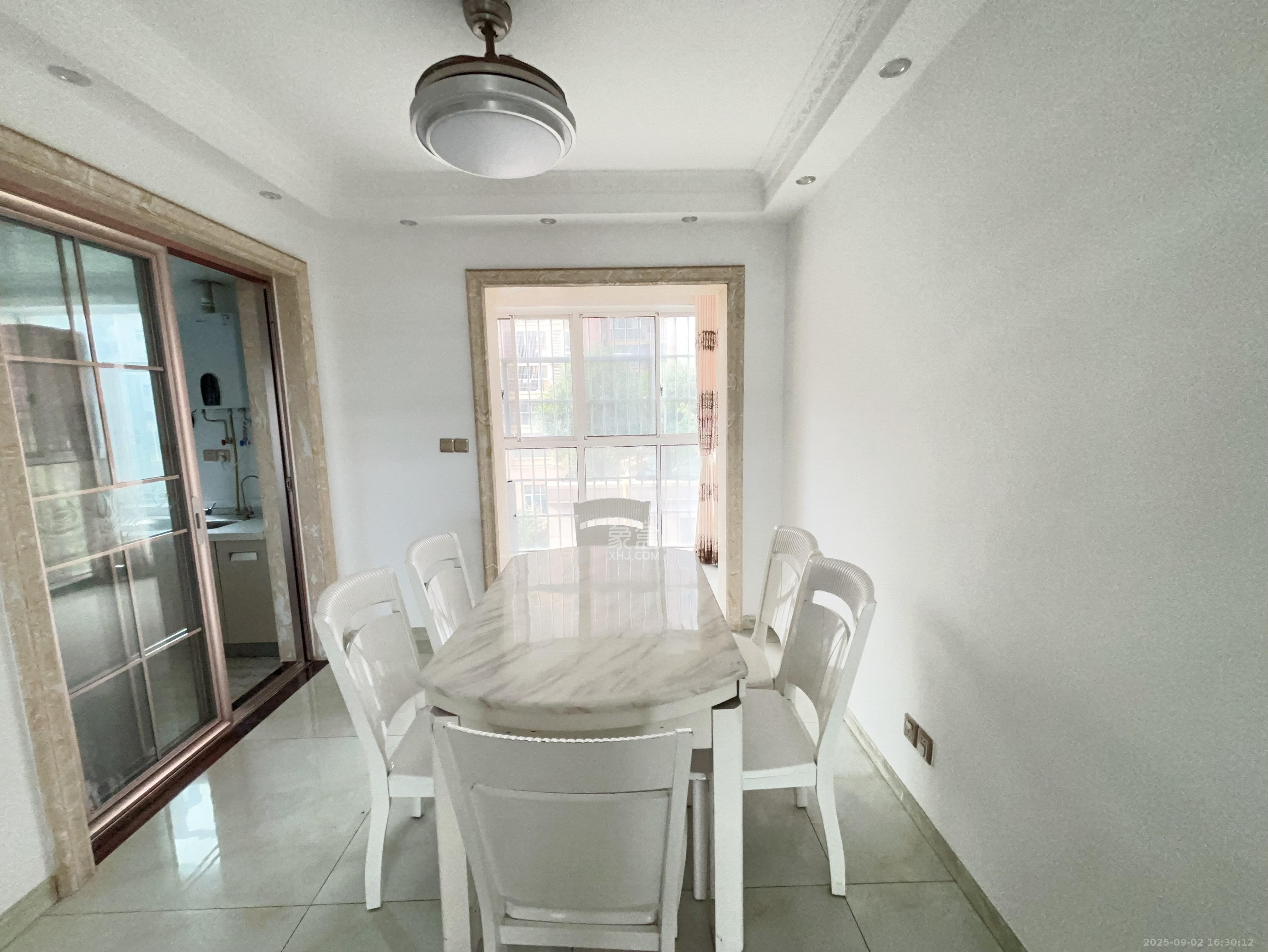 新蕾品阁居  4室2厅2卫    2300.0元/月室内图