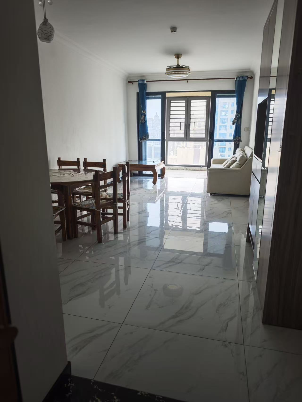 碧桂园公园上城 3室2厅2卫 2800.0元/月 碧桂园公园上城 3室2厅2卫 2800.0元/月室内图