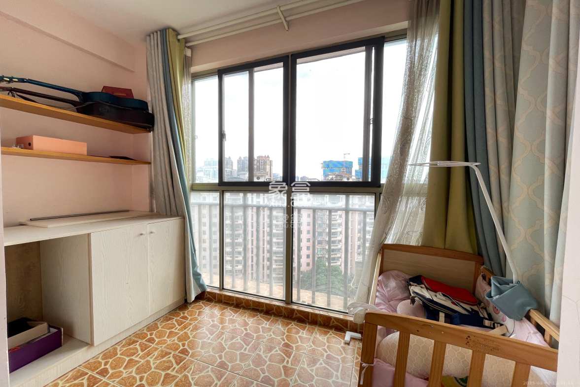 层上观邸  3室1厅1卫    2500.0元/月 层上观邸  3室1厅1卫    2500.0元/月室内图