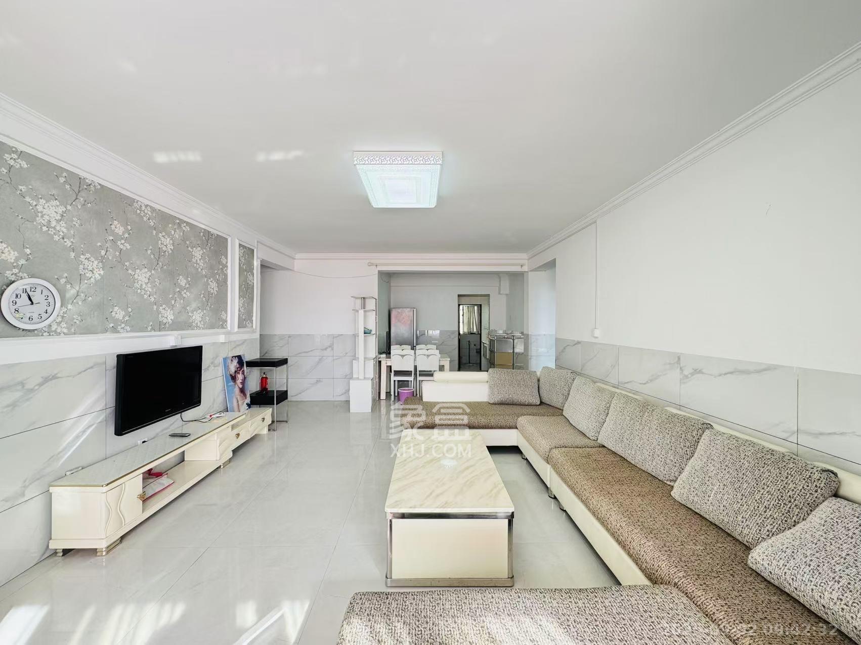 南国新城 3室2厅2卫 2400.0元/月 南国新城 3室2厅2卫 2400.0元/月室内图