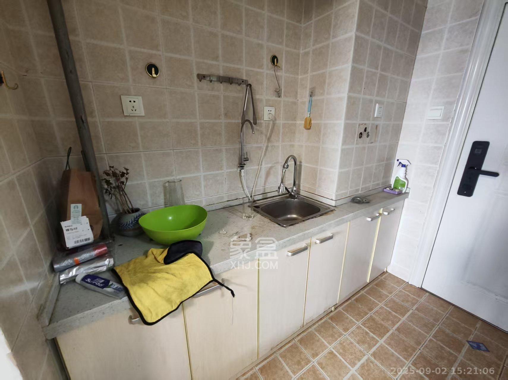 西子一间  1室1厅1卫    1500.0元/月 西子一间  1室1厅1卫    1500.0元/月室内图