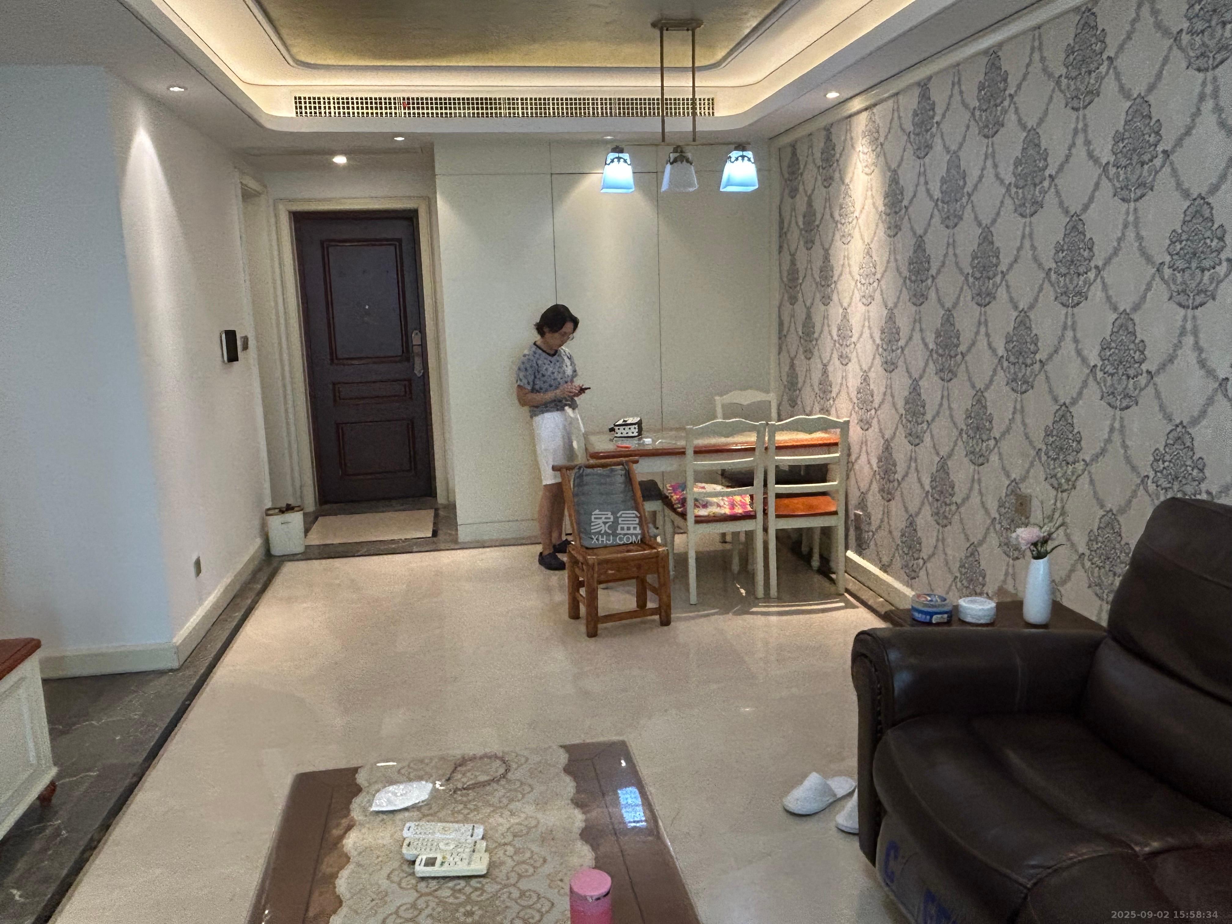 梅溪湖金茂府(金茂广场)(金茂览秀城)  3室2厅2卫    4000.0元/月 梅溪湖金茂府(金茂广场)(金茂览秀城)  3室2厅2卫    4000.0元/月室内图