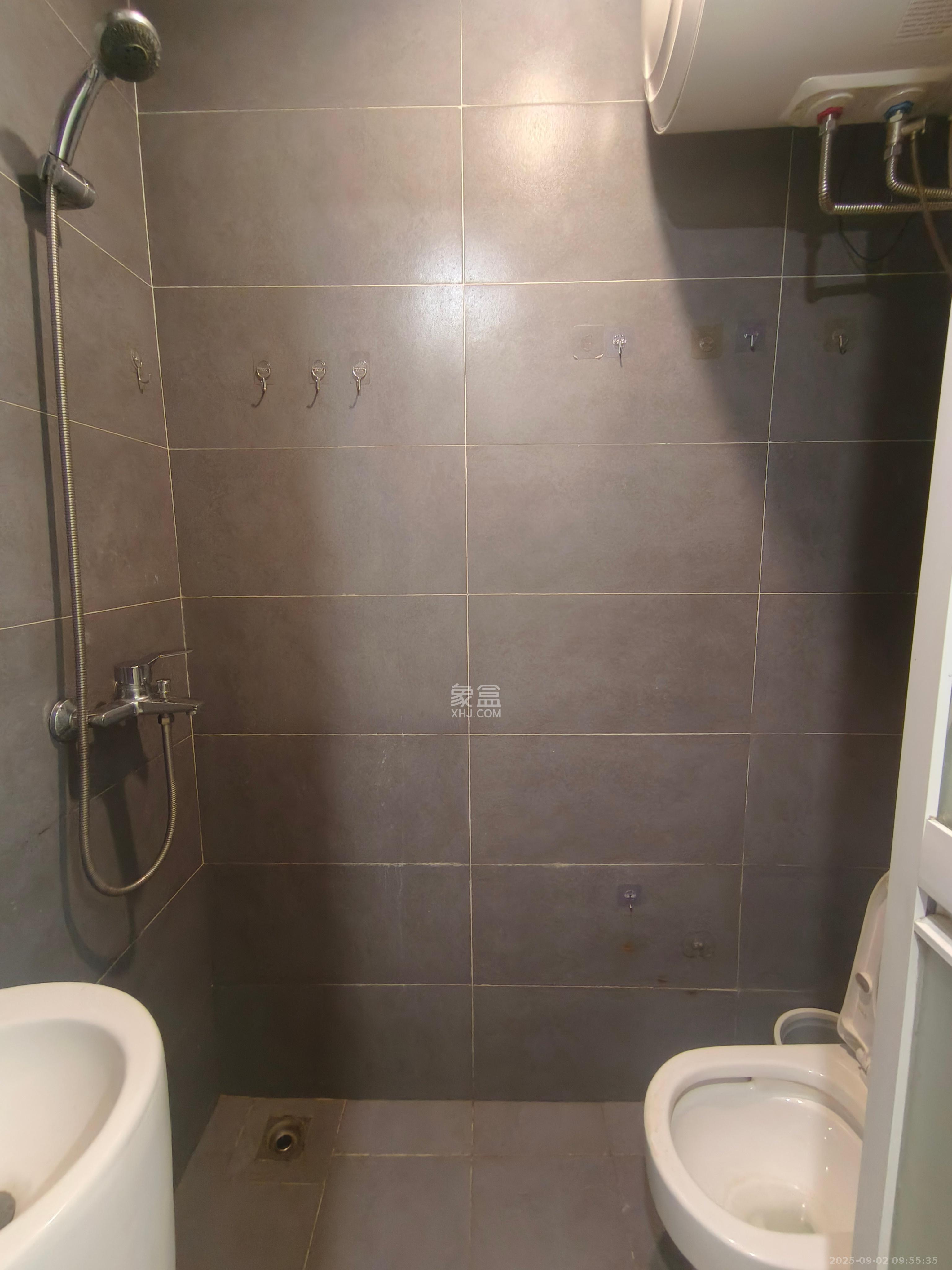 叠彩兰亭  1室1厅1卫    1300.0元/月 叠彩兰亭  1室1厅1卫    1300.0元/月室内图