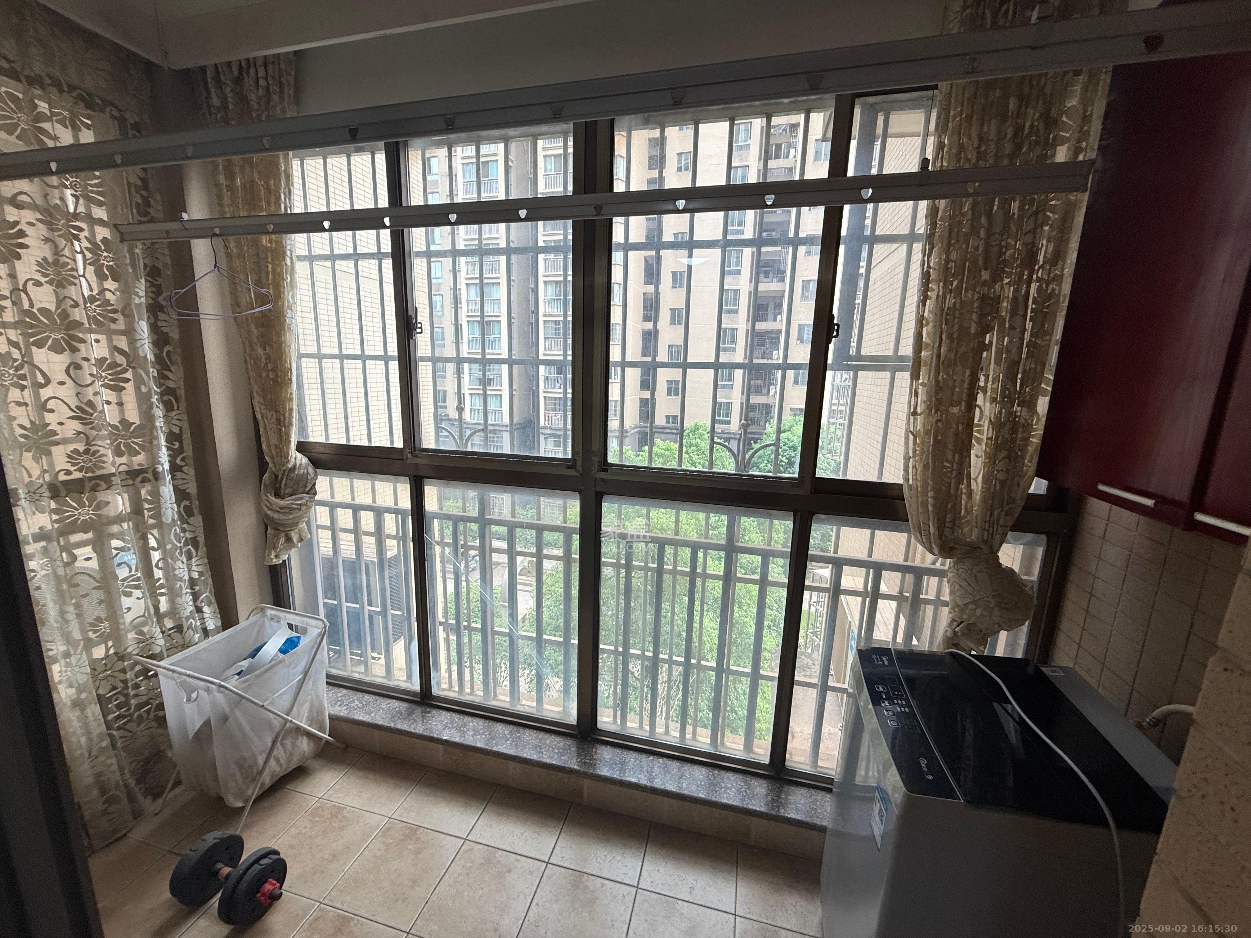 层上观邸 3室2厅1卫 2400.0元/月 层上观邸 3室2厅1卫 2400.0元/月室内图