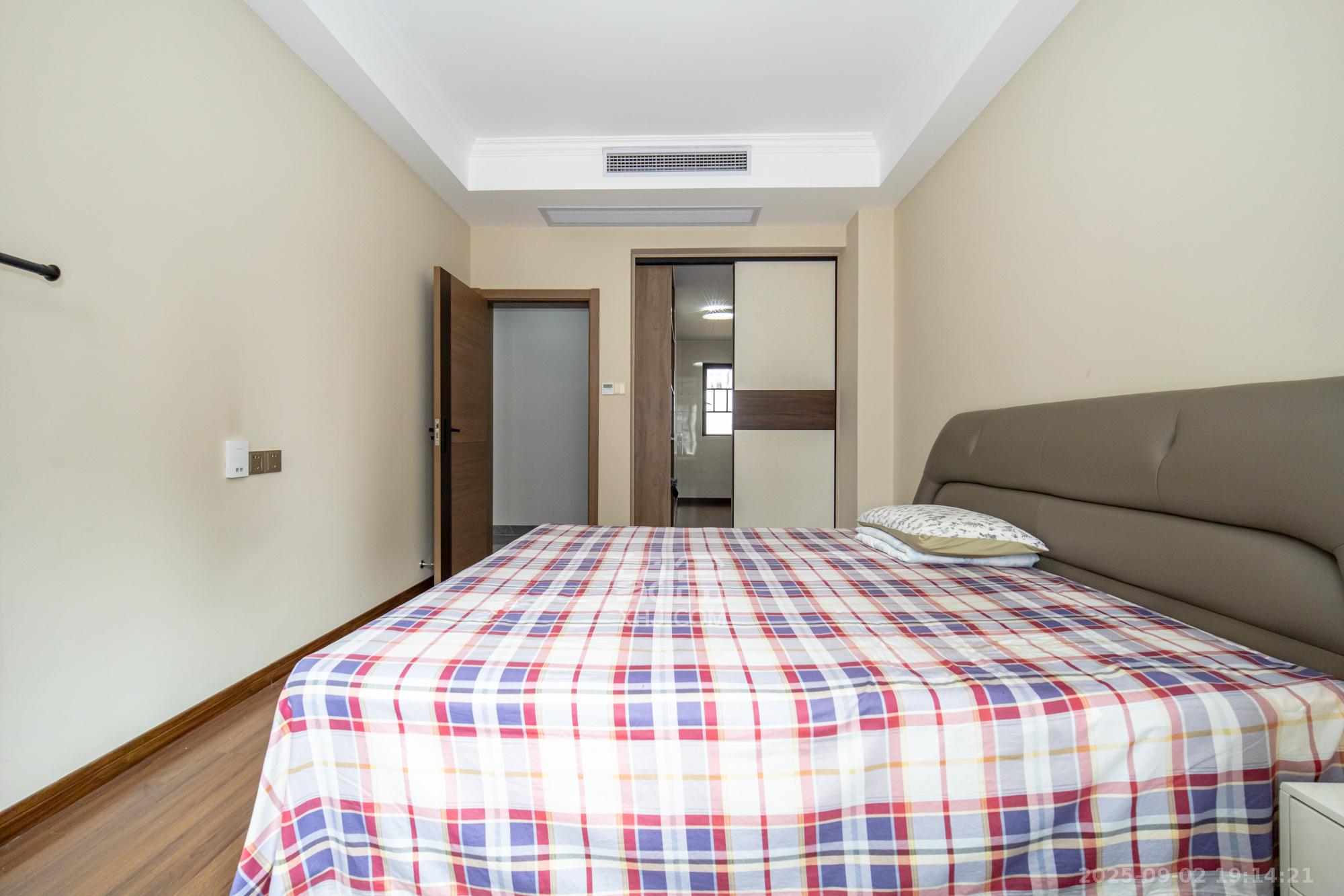 未来现代城  3室2厅1卫    71.8万 未来现代城  3室2厅1卫    71.8万卧室