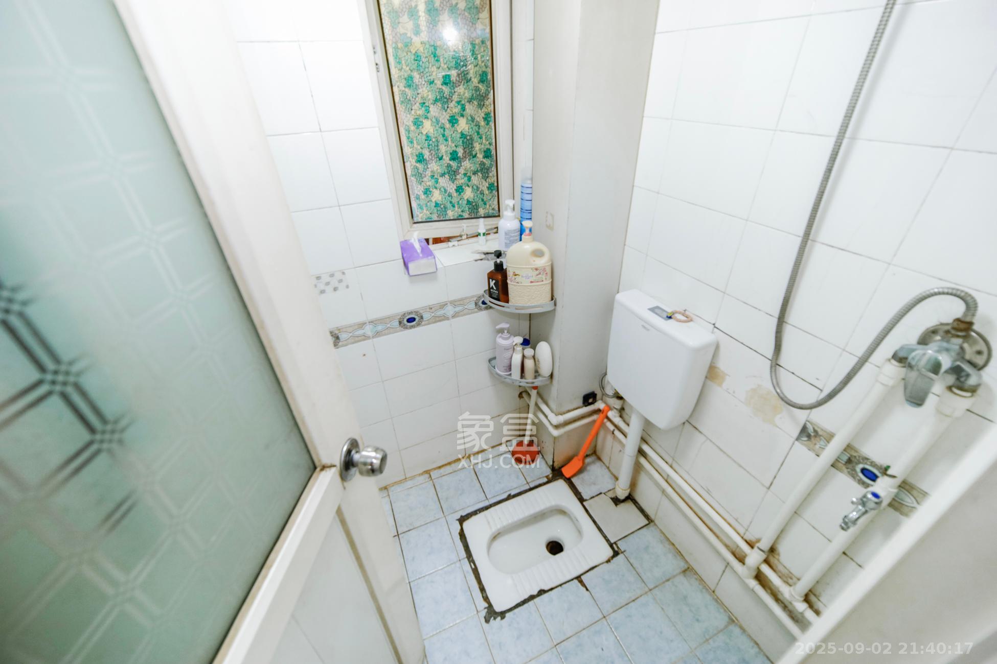 融城花苑  3室2厅2卫    64.0万卫生间