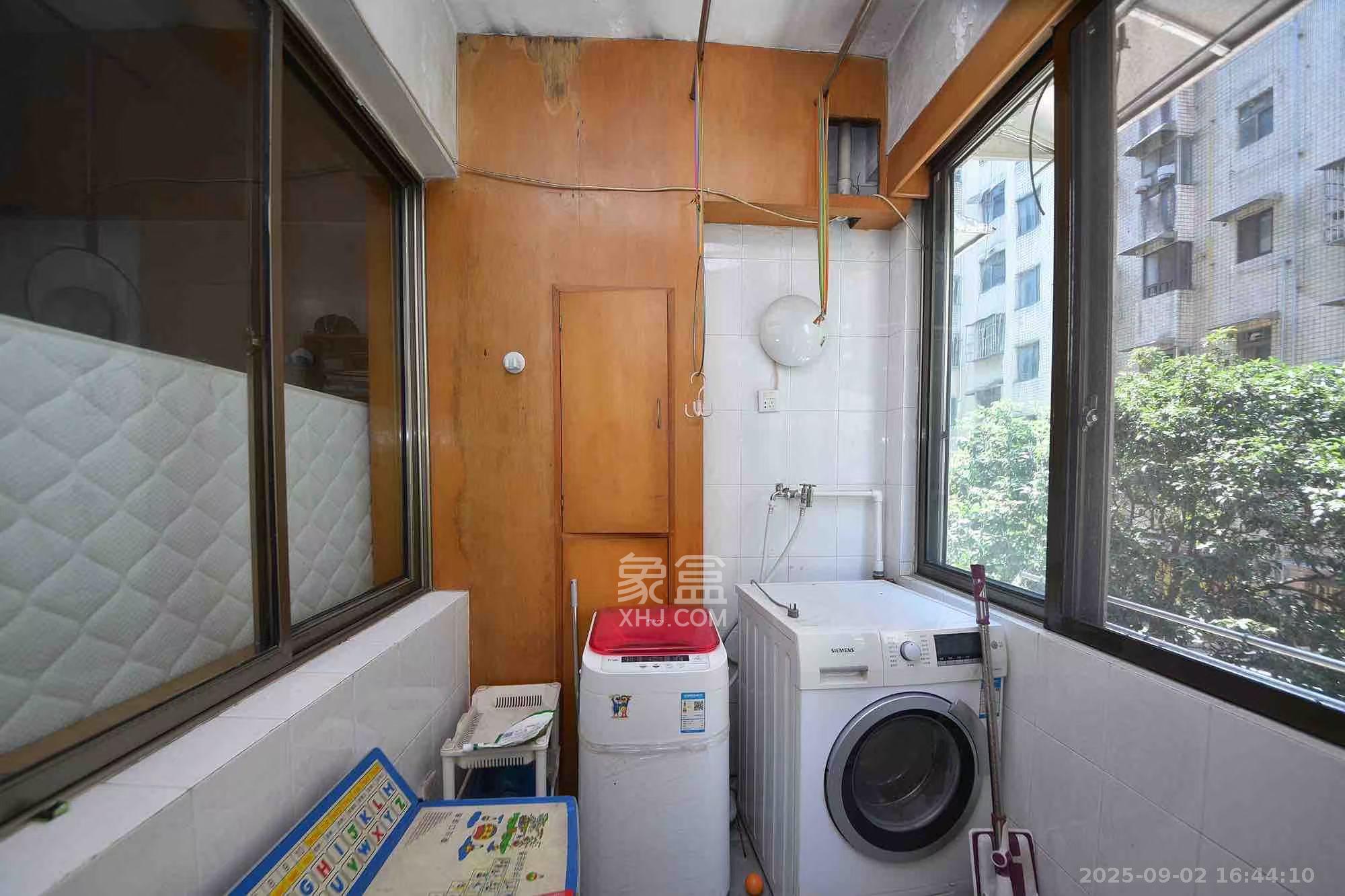 地税五分局小区  3室2厅2卫    2400.0元/月 地税五分局小区  3室2厅2卫    2400.0元/月室内图